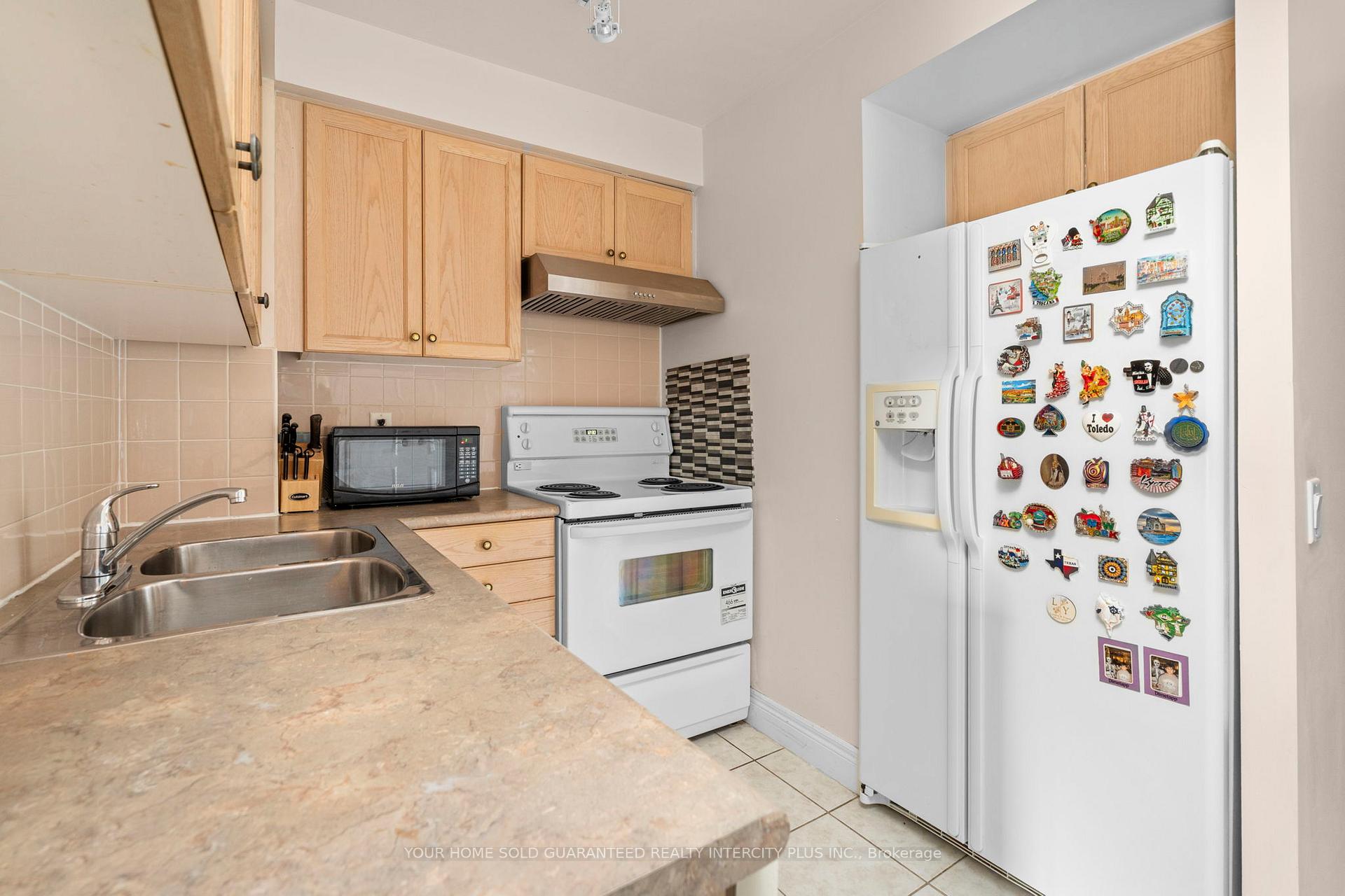 Photo 9 of Unit 811, 1 Clairtrell Road, North York, Willowdale East — HOMEH