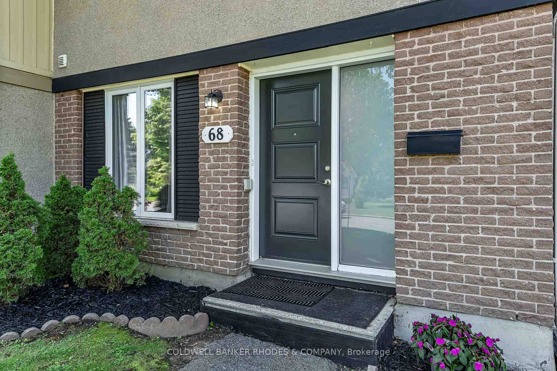 Photo 2 of 68 Costello Avenue, Ottawa, Leslie Park — HOMEH