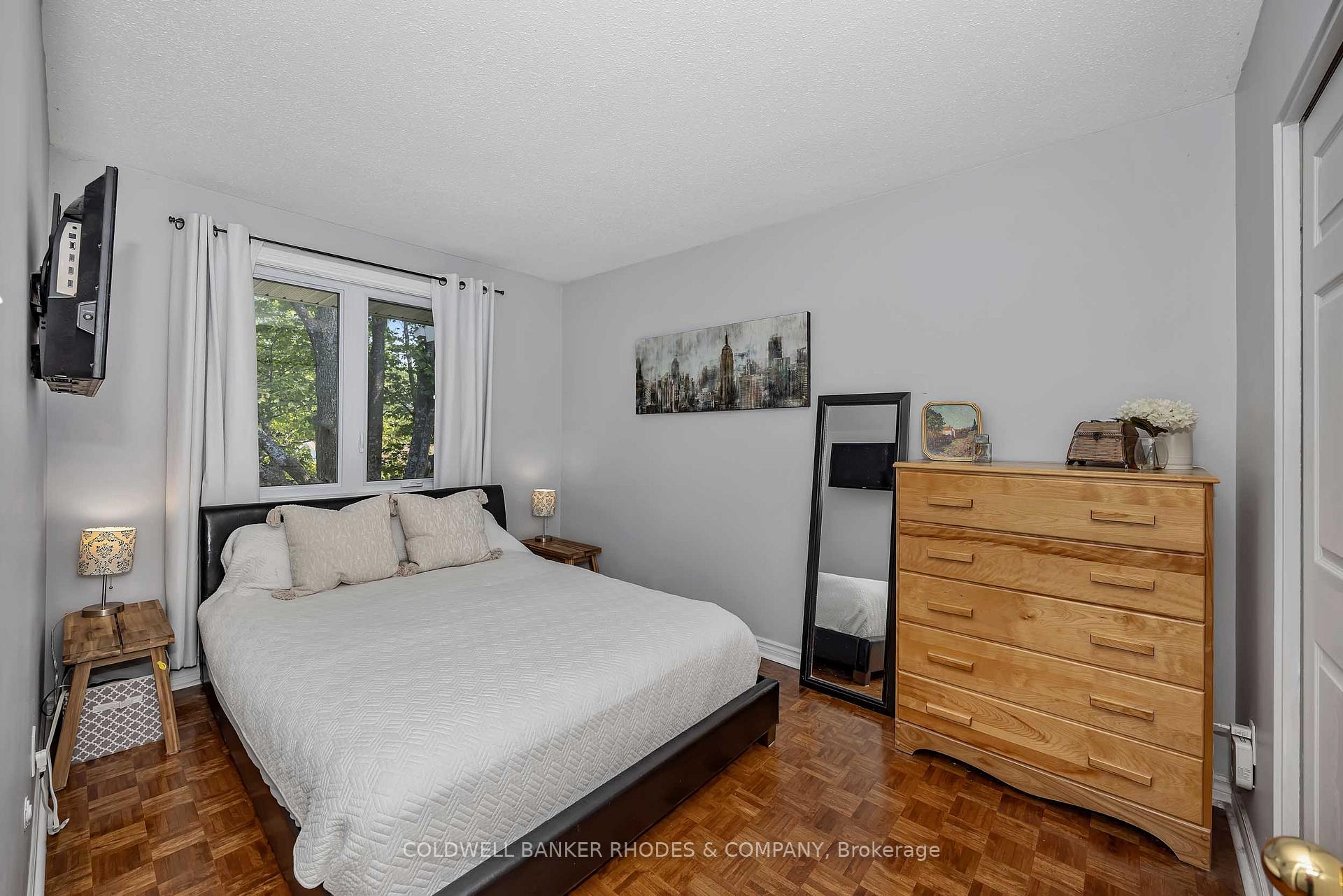 Photo 16 of 68 Costello Avenue, Ottawa, Leslie Park — HOMEH