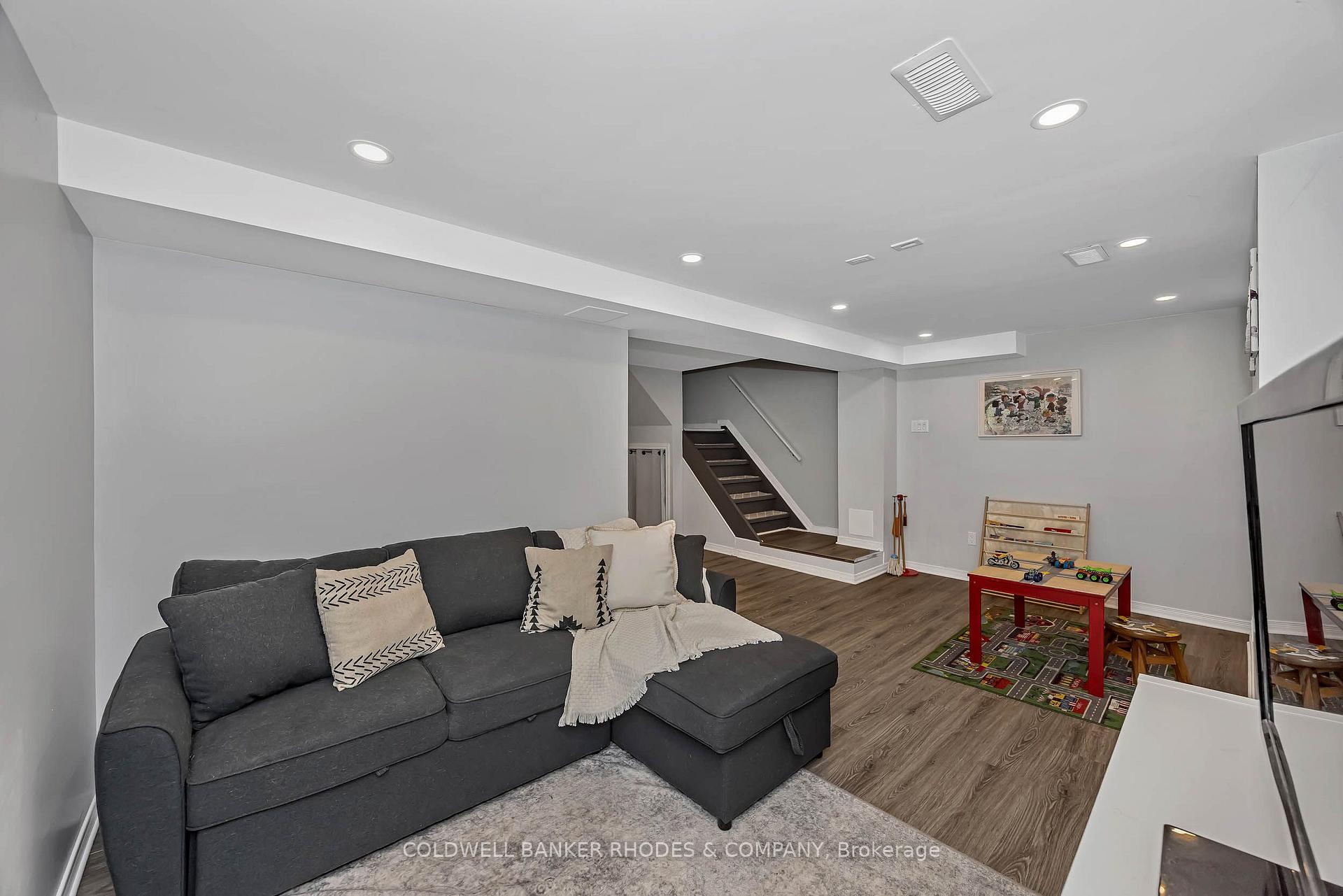 Photo 25 of 68 Costello Avenue, Ottawa, Leslie Park — HOMEH