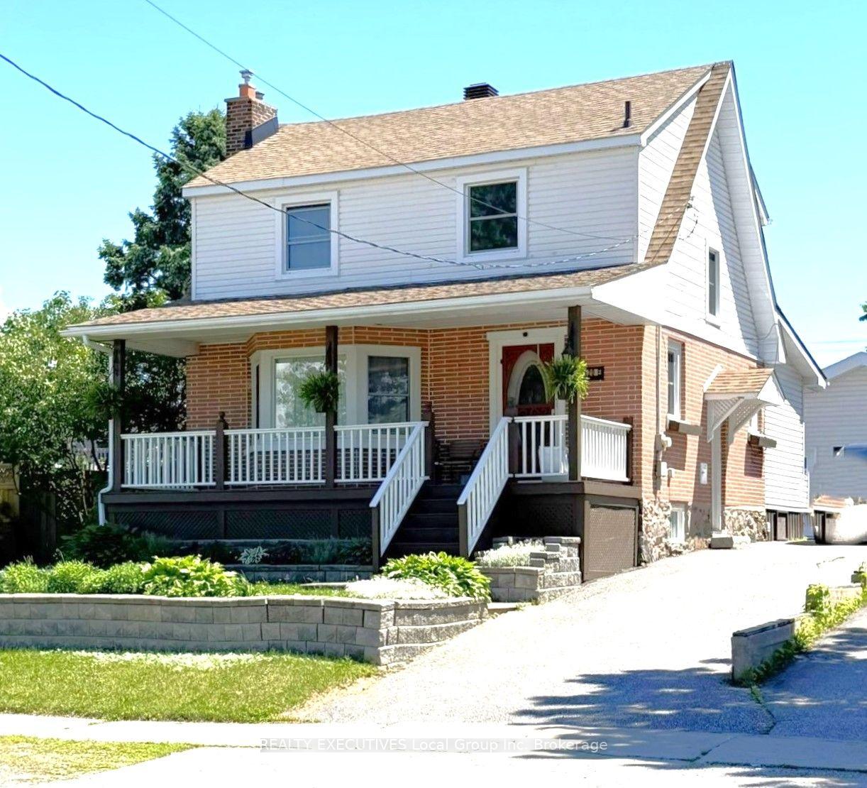 Front of 120 Victoria Street E