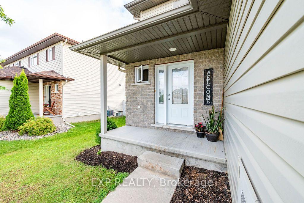 Photo 2 of 131 Elk Street, Renfrew, Renfrew — HOMEH