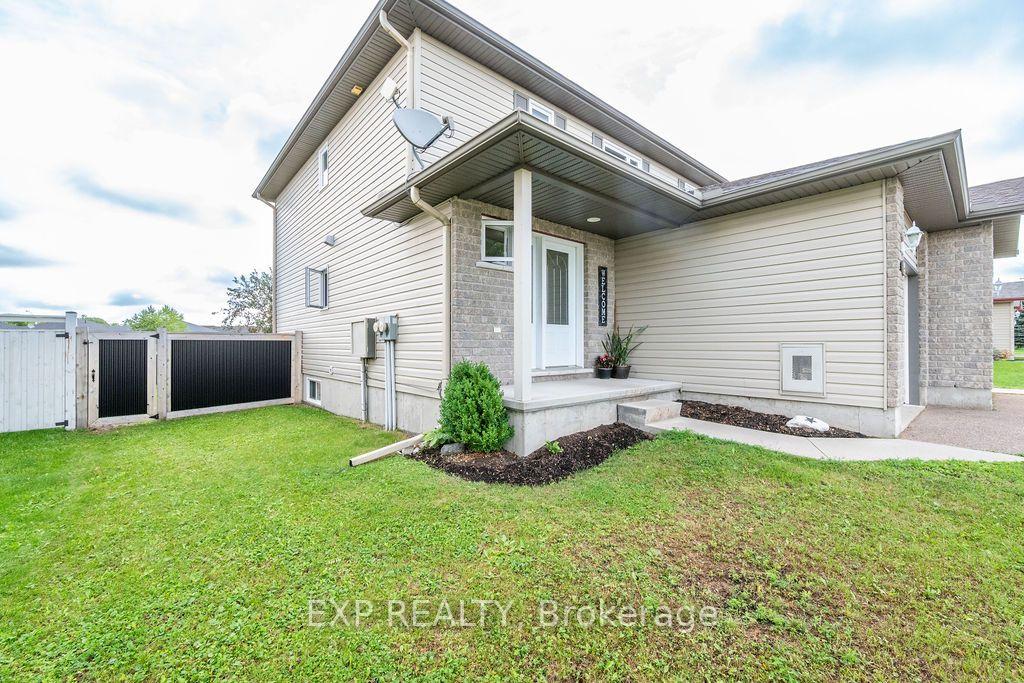 Photo 44 of 131 Elk Street, Renfrew, Renfrew — HOMEH