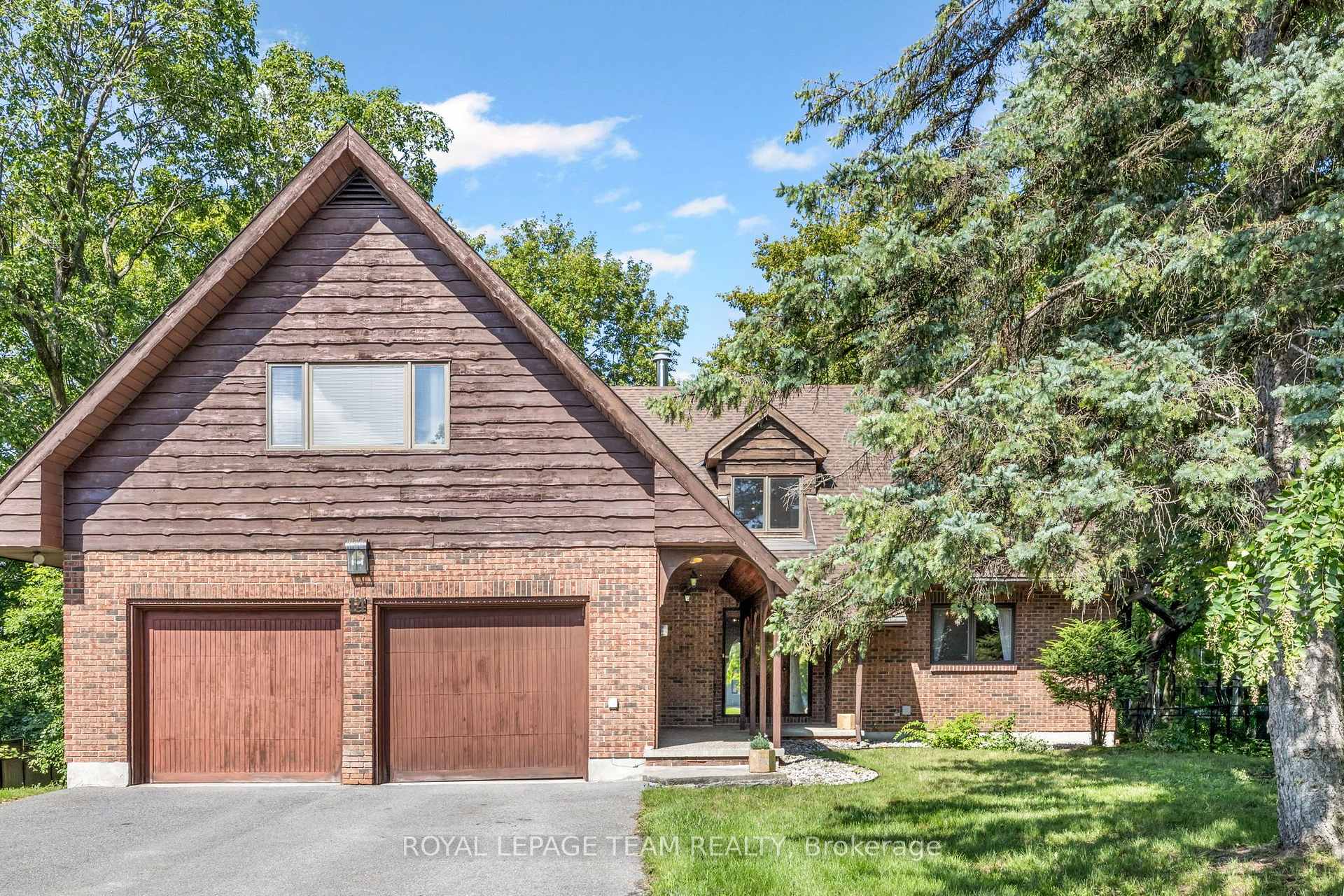 Photo 1 of 14 Taunton Place, Ottawa, Rothwell Heights — HOMEH