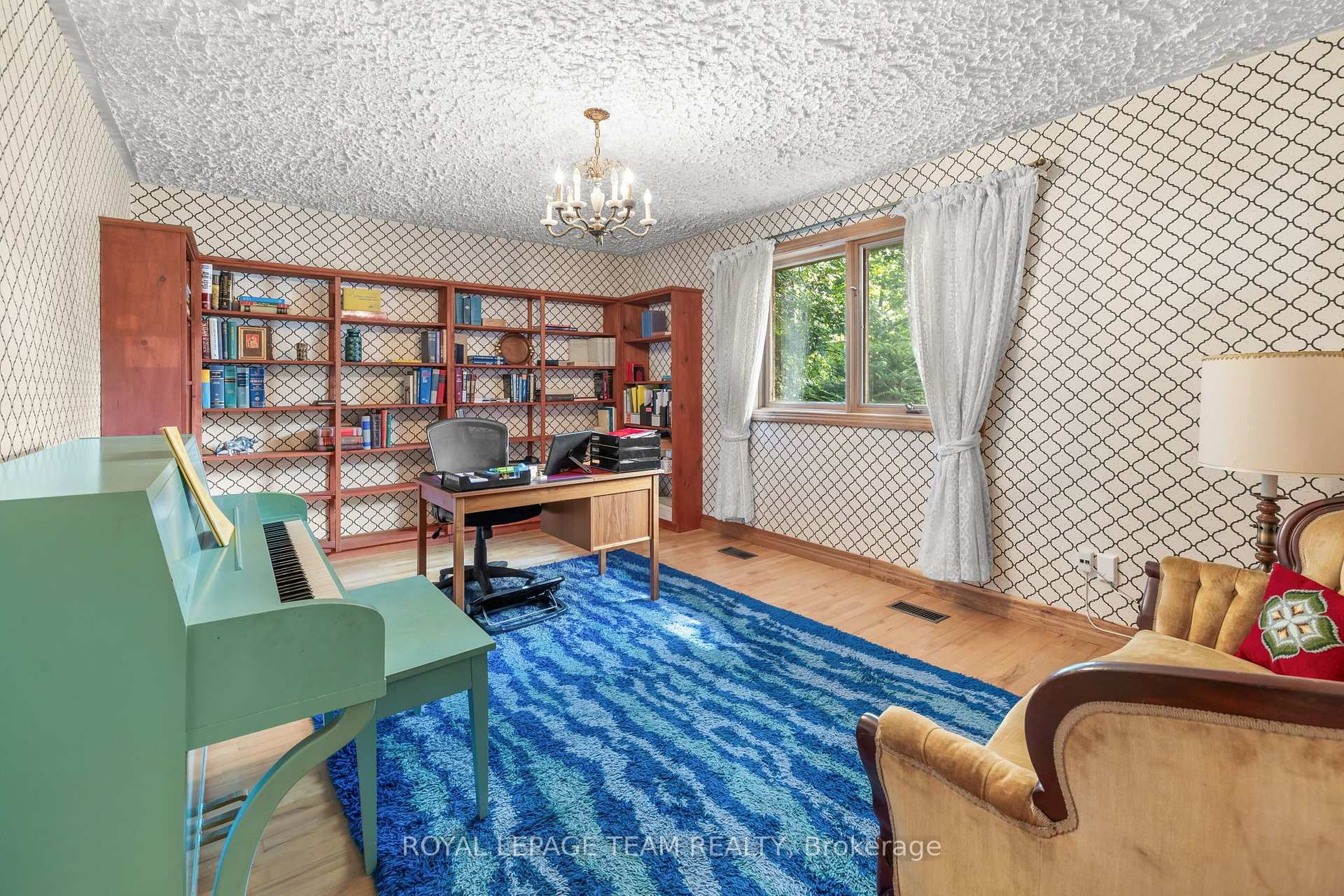 Photo 5 of 14 Taunton Place, Ottawa, Rothwell Heights — HOMEH