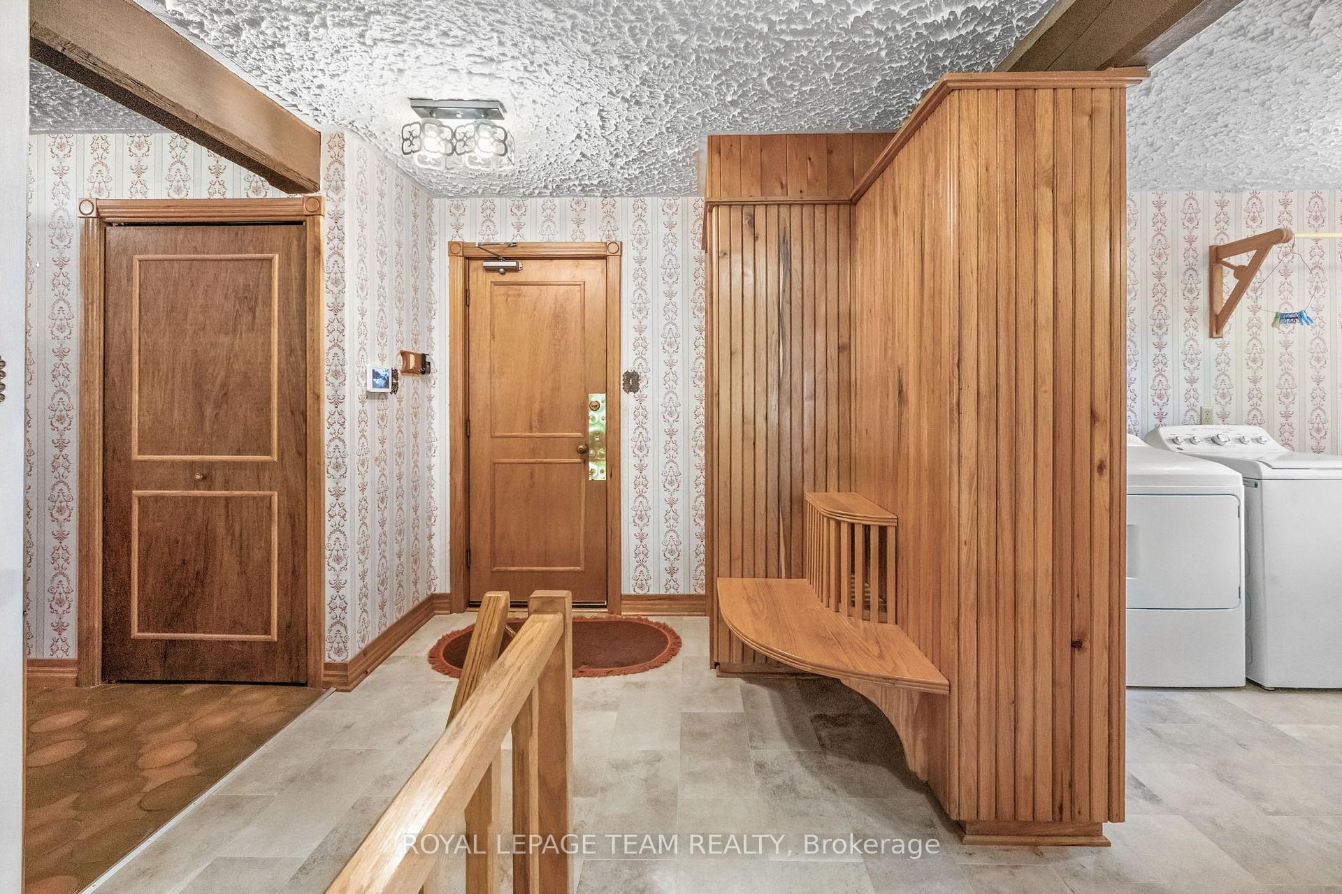Photo 7 of 14 Taunton Place, Ottawa, Rothwell Heights — HOMEH