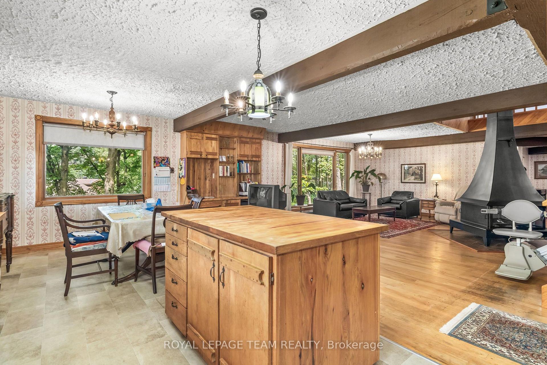 Photo 12 of 14 Taunton Place, Ottawa, Rothwell Heights — HOMEH