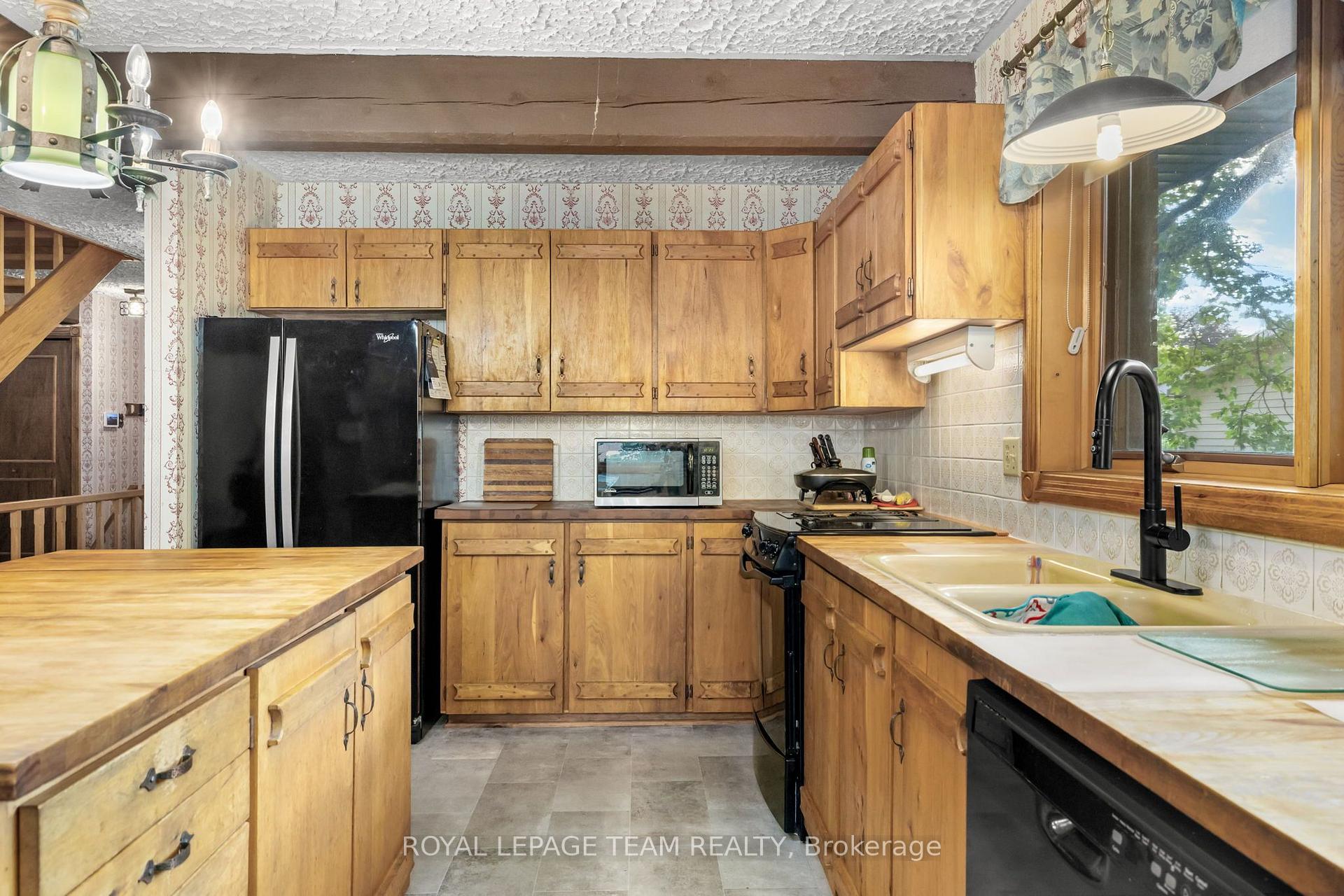 Photo 13 of 14 Taunton Place, Ottawa, Rothwell Heights — HOMEH