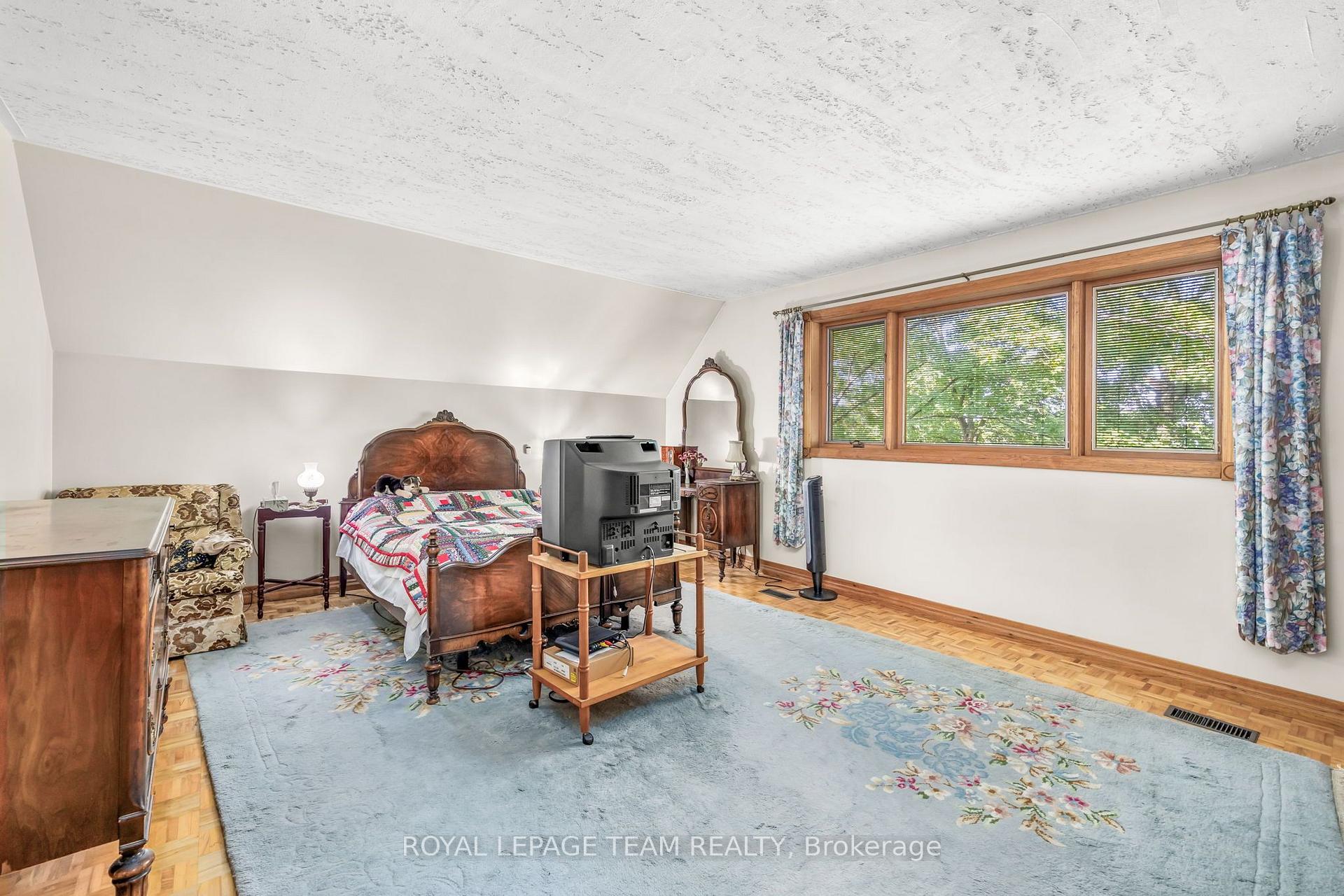 Photo 27 of 14 Taunton Place, Ottawa, Rothwell Heights — HOMEH