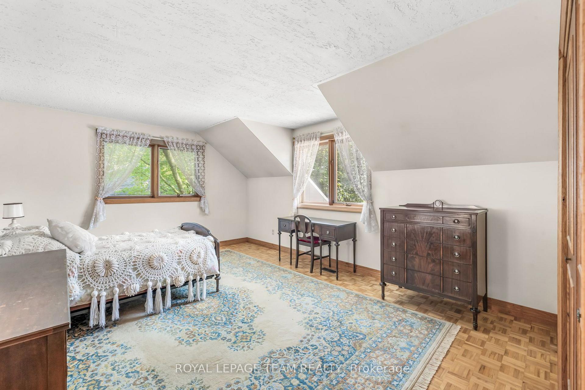 Photo 32 of 14 Taunton Place, Ottawa, Rothwell Heights — HOMEH