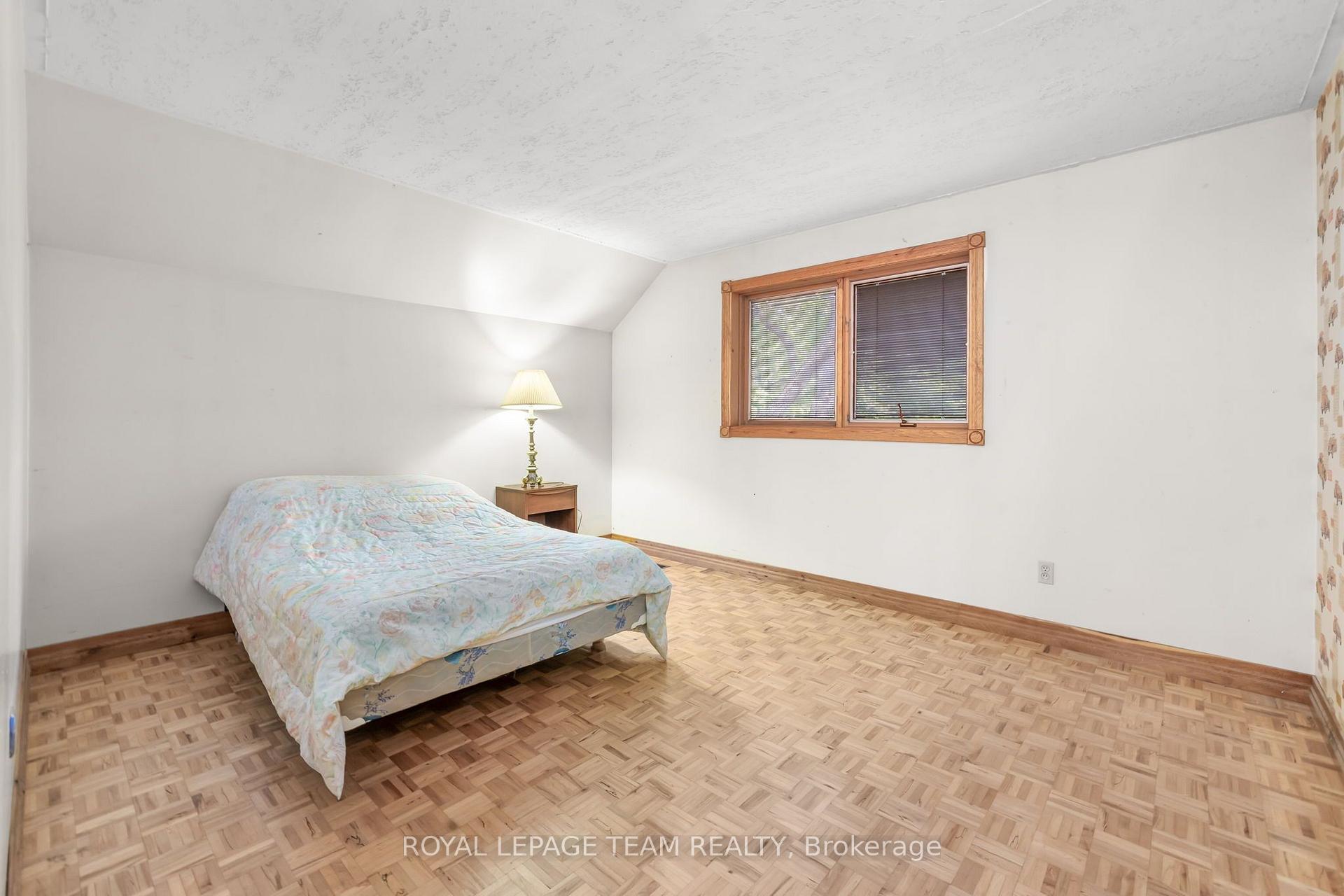 Photo 33 of 14 Taunton Place, Ottawa, Rothwell Heights — HOMEH
