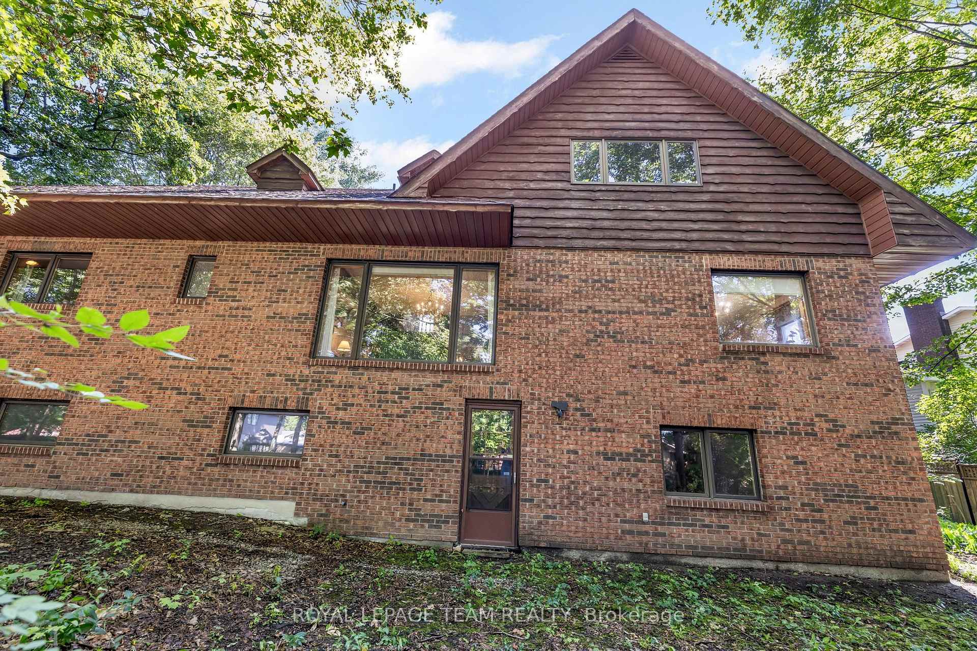 Photo 38 of 14 Taunton Place, Ottawa, Rothwell Heights — HOMEH