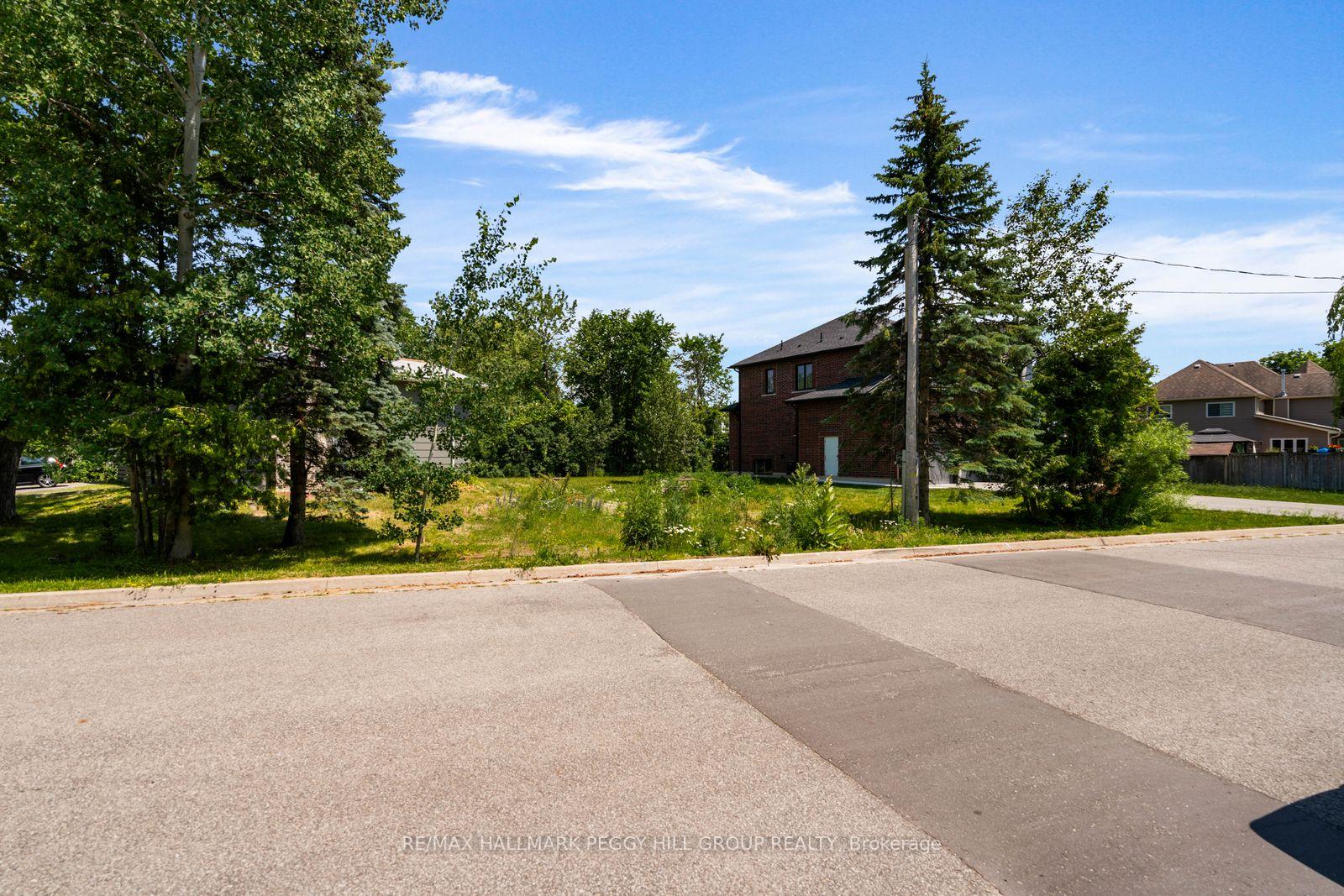 Photo 3 of 1953 St Paul Road, Innisfil, Alcona — HOMEH