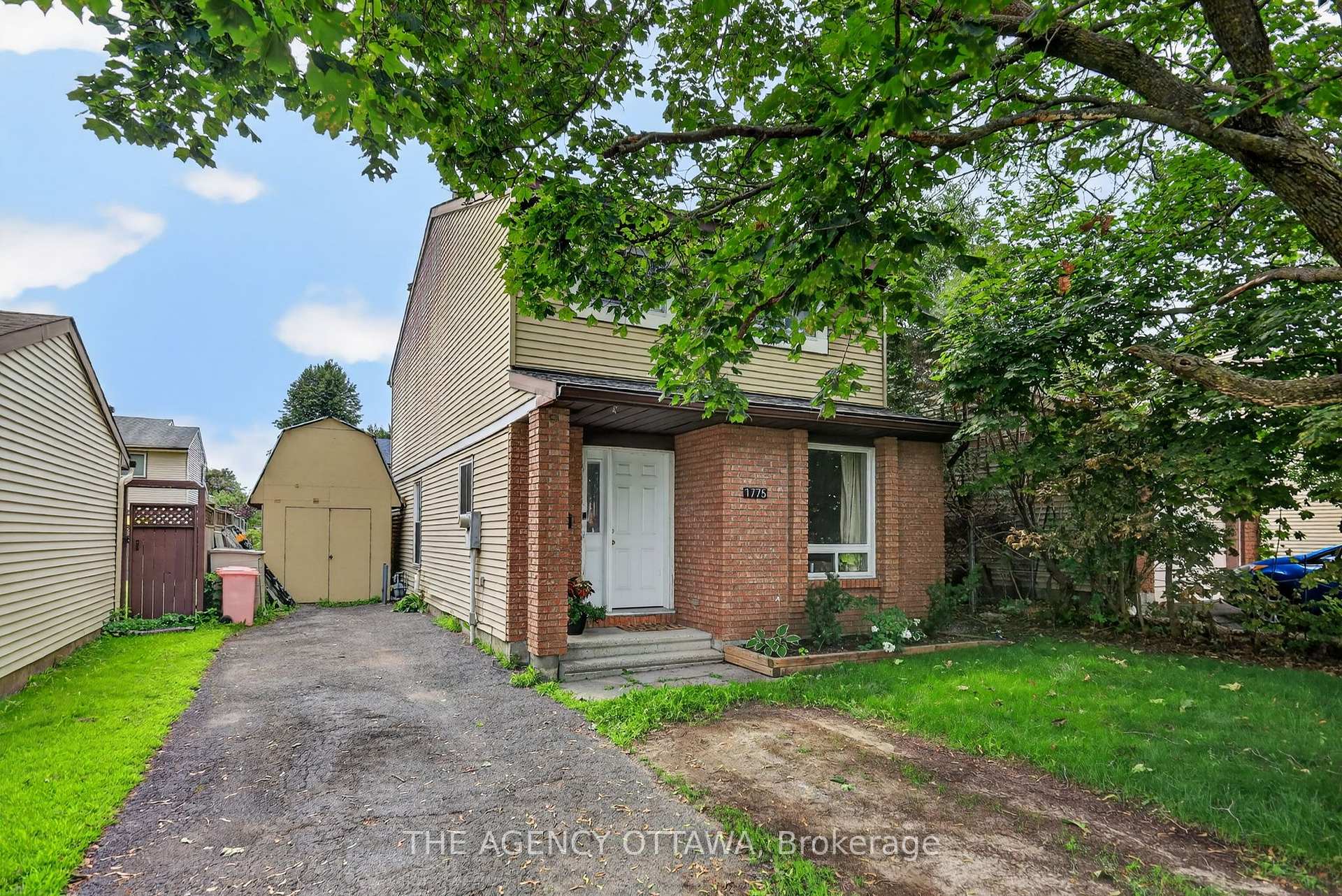 Photo 3 of 1775 Stonehenge Crescent, Ottawa, Pineview — HOMEH