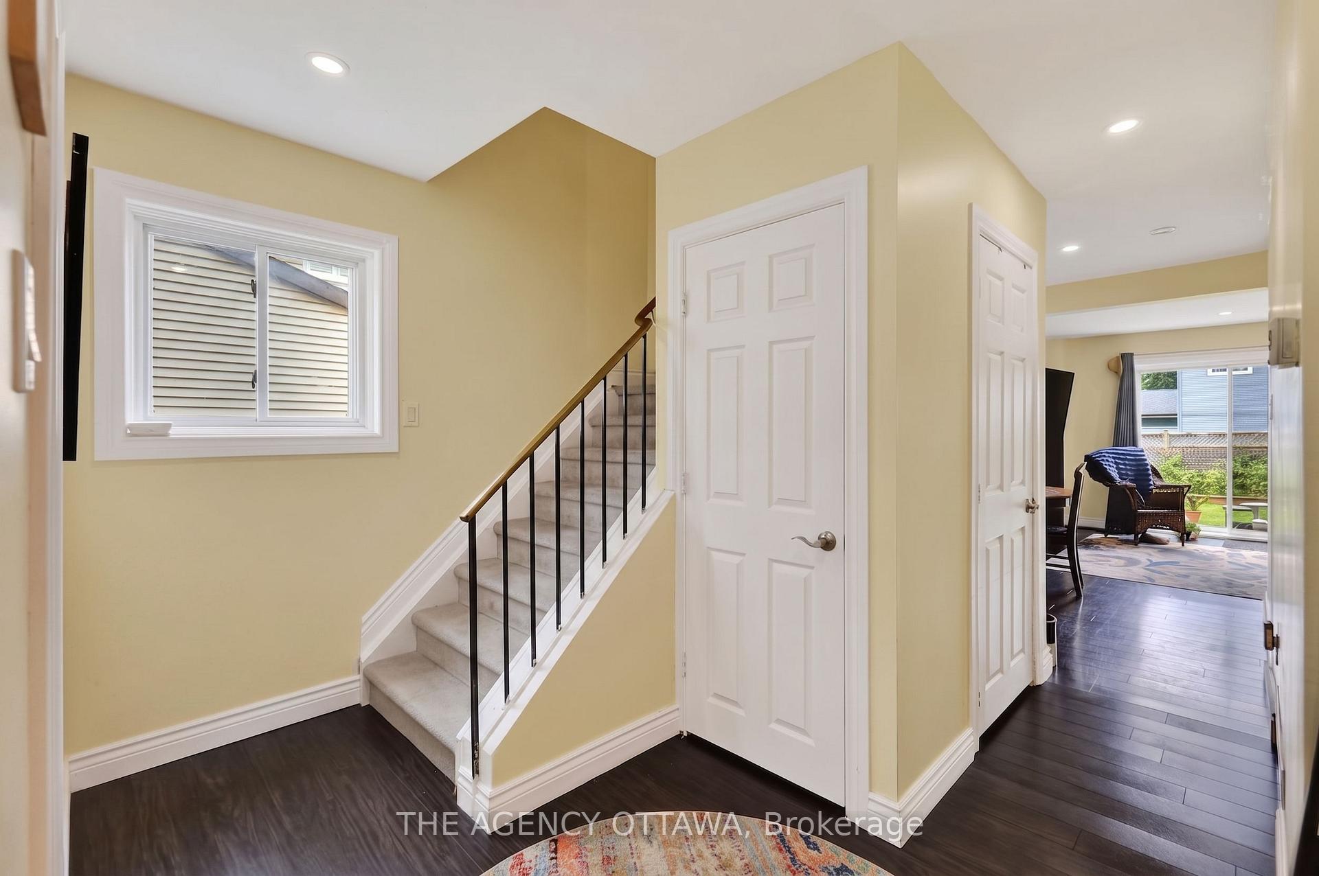 Photo 5 of 1775 Stonehenge Crescent, Ottawa, Pineview — HOMEH