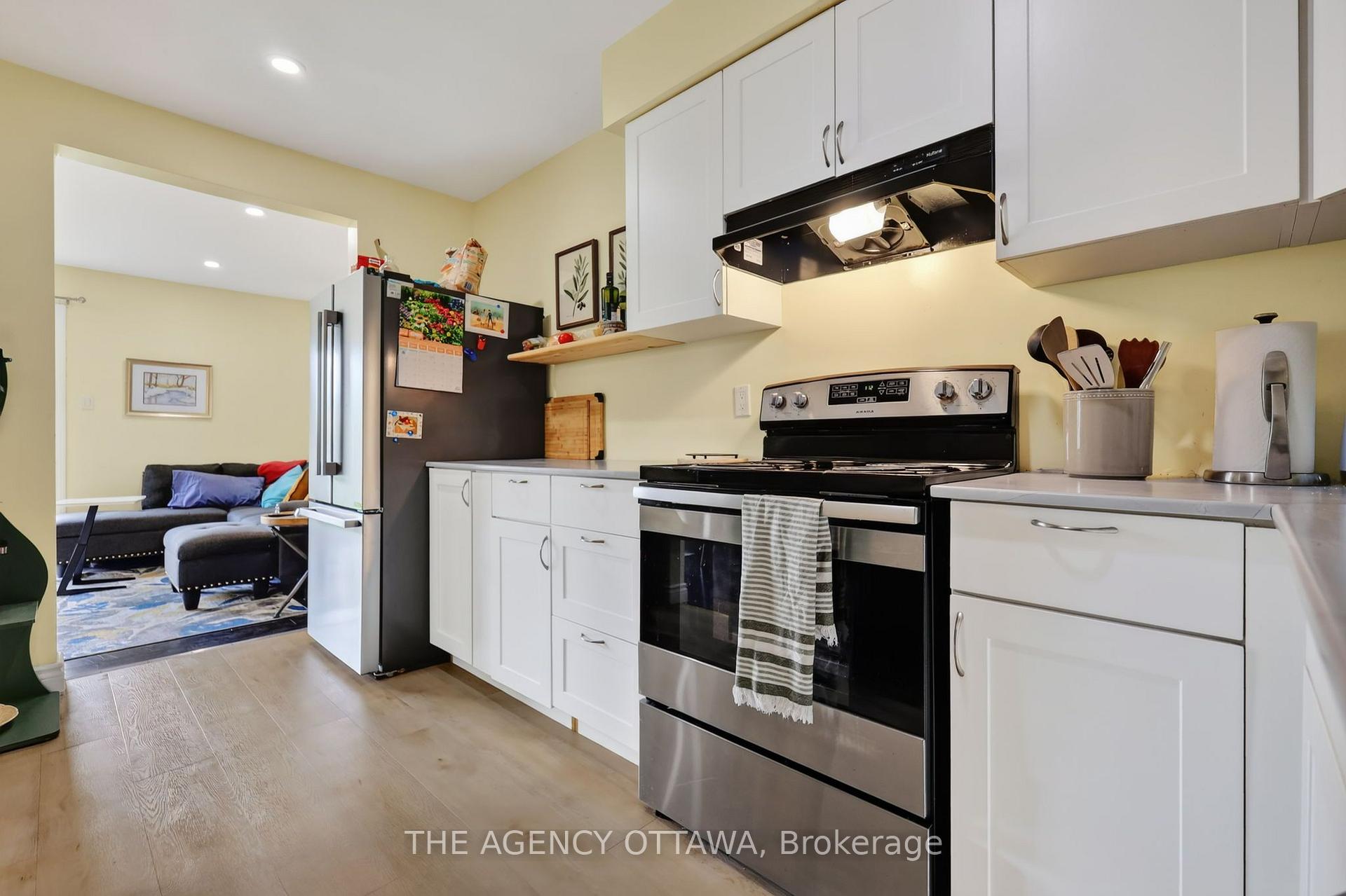 Photo 7 of 1775 Stonehenge Crescent, Ottawa, Pineview — HOMEH