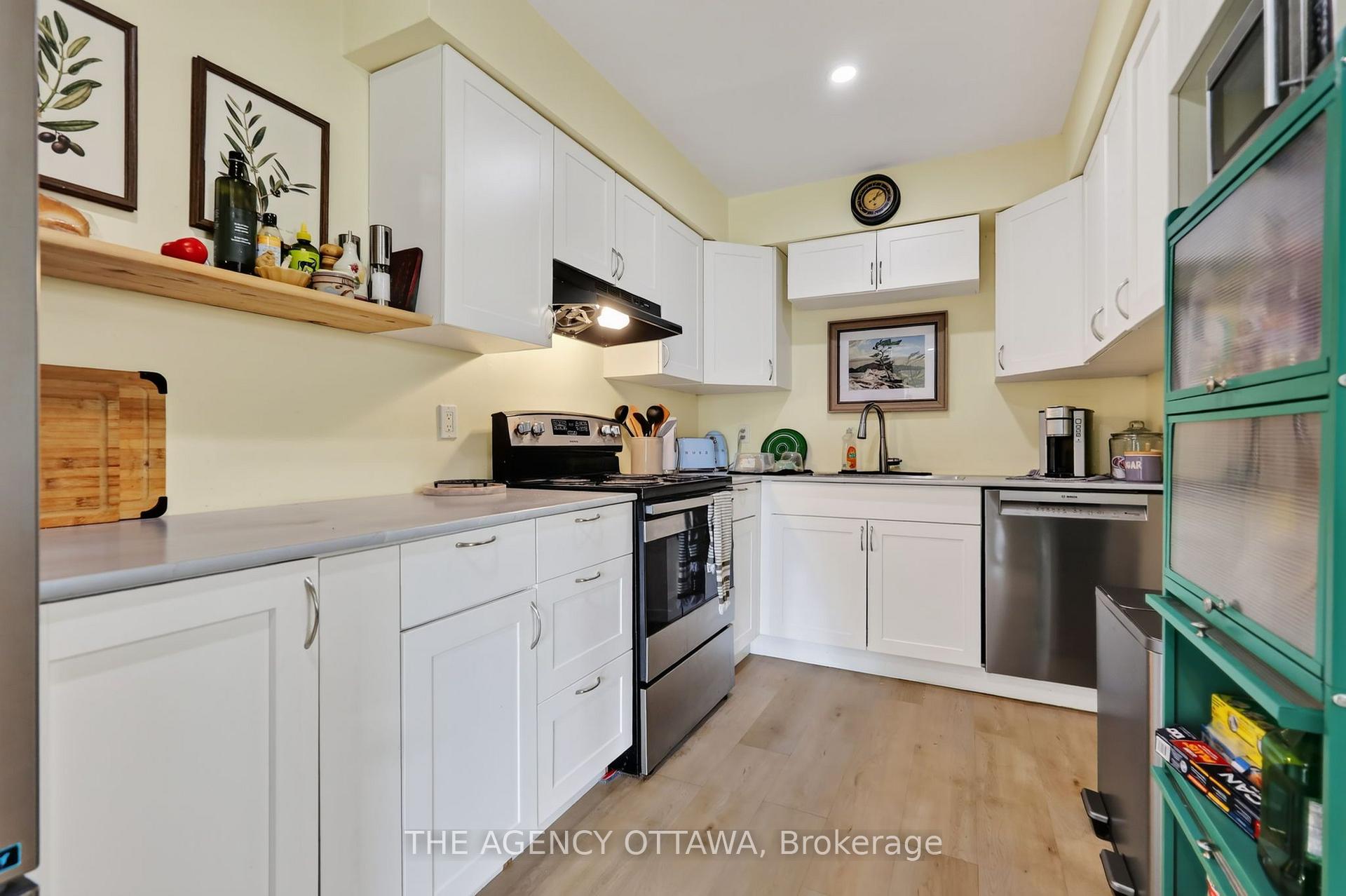 Photo 8 of 1775 Stonehenge Crescent, Ottawa, Pineview — HOMEH