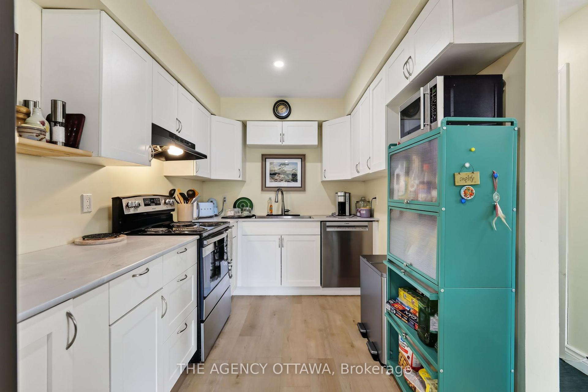 Photo 9 of 1775 Stonehenge Crescent, Ottawa, Pineview — HOMEH