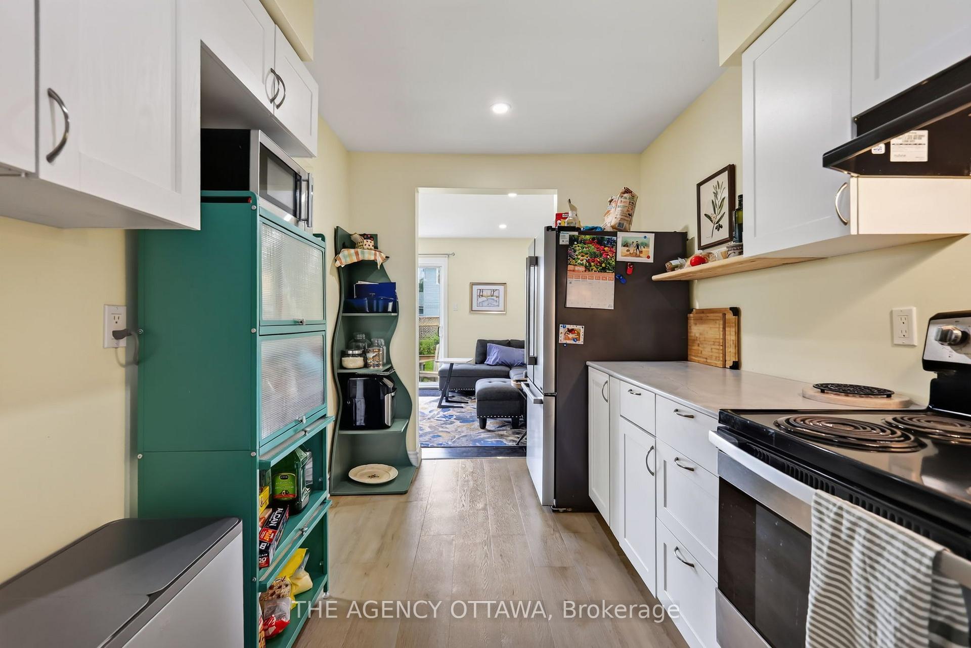 Photo 10 of 1775 Stonehenge Crescent, Ottawa, Pineview — HOMEH