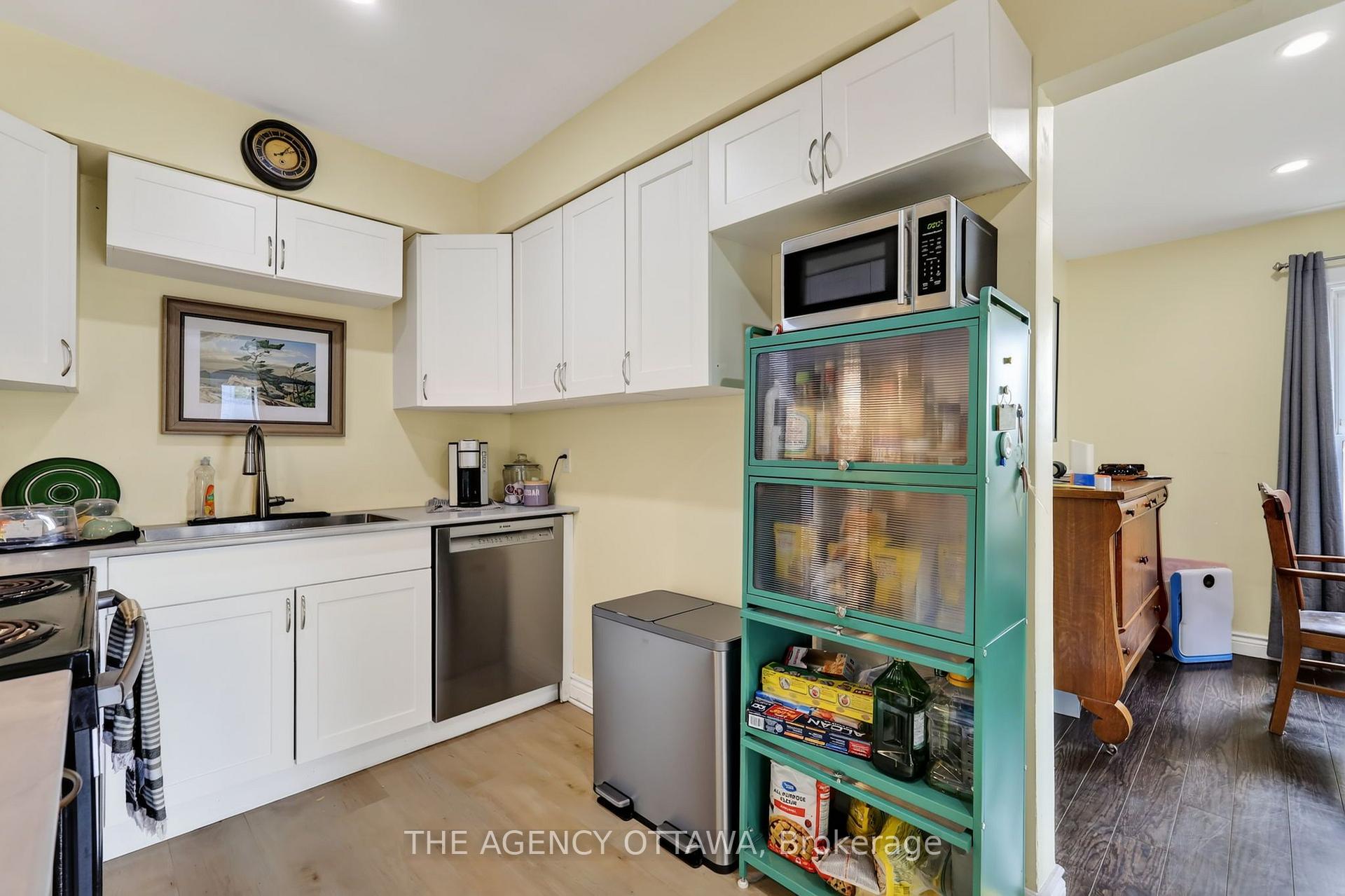Photo 11 of 1775 Stonehenge Crescent, Ottawa, Pineview — HOMEH