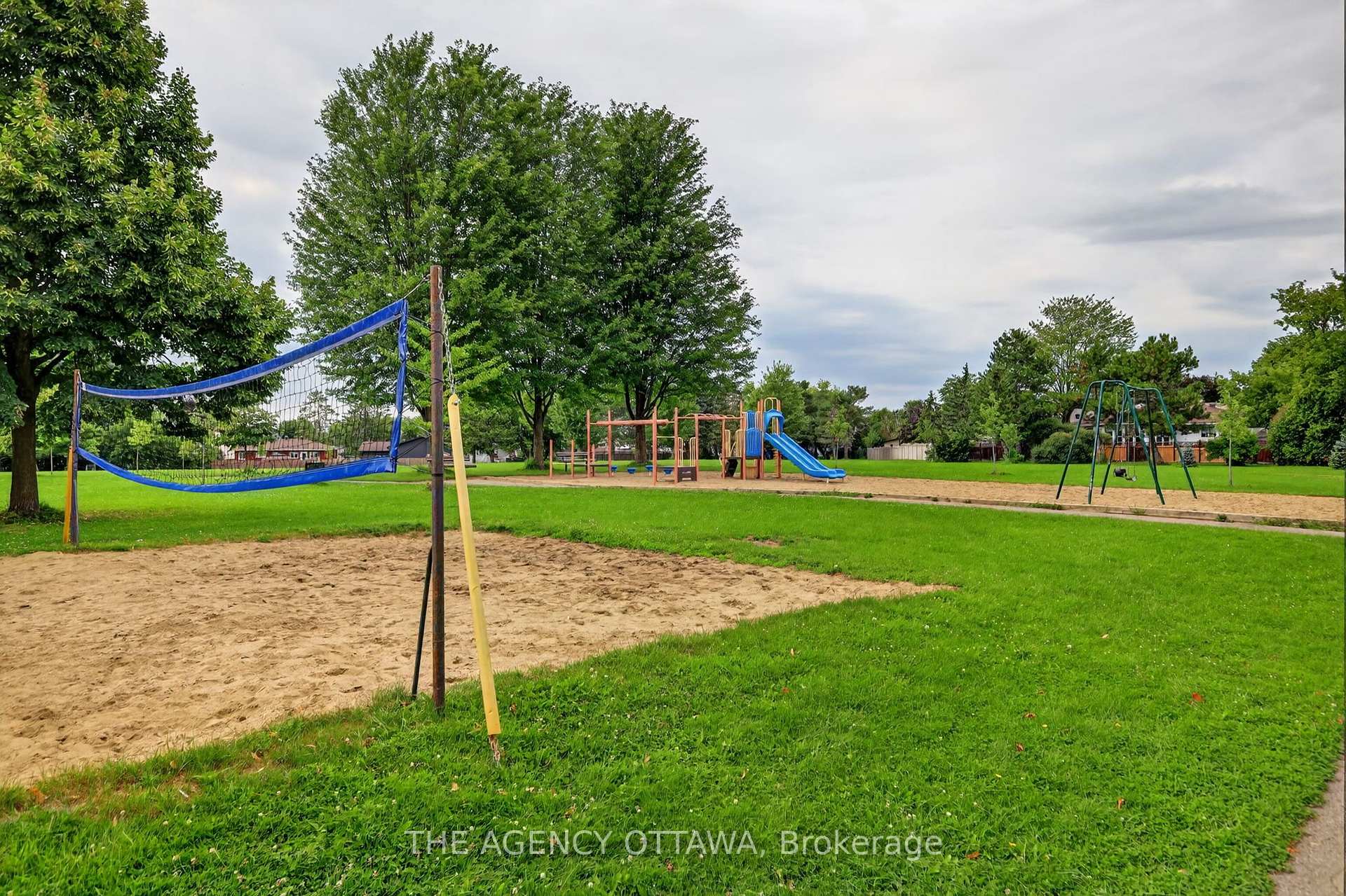 Photo 39 of 1775 Stonehenge Crescent, Ottawa, Pineview — HOMEH