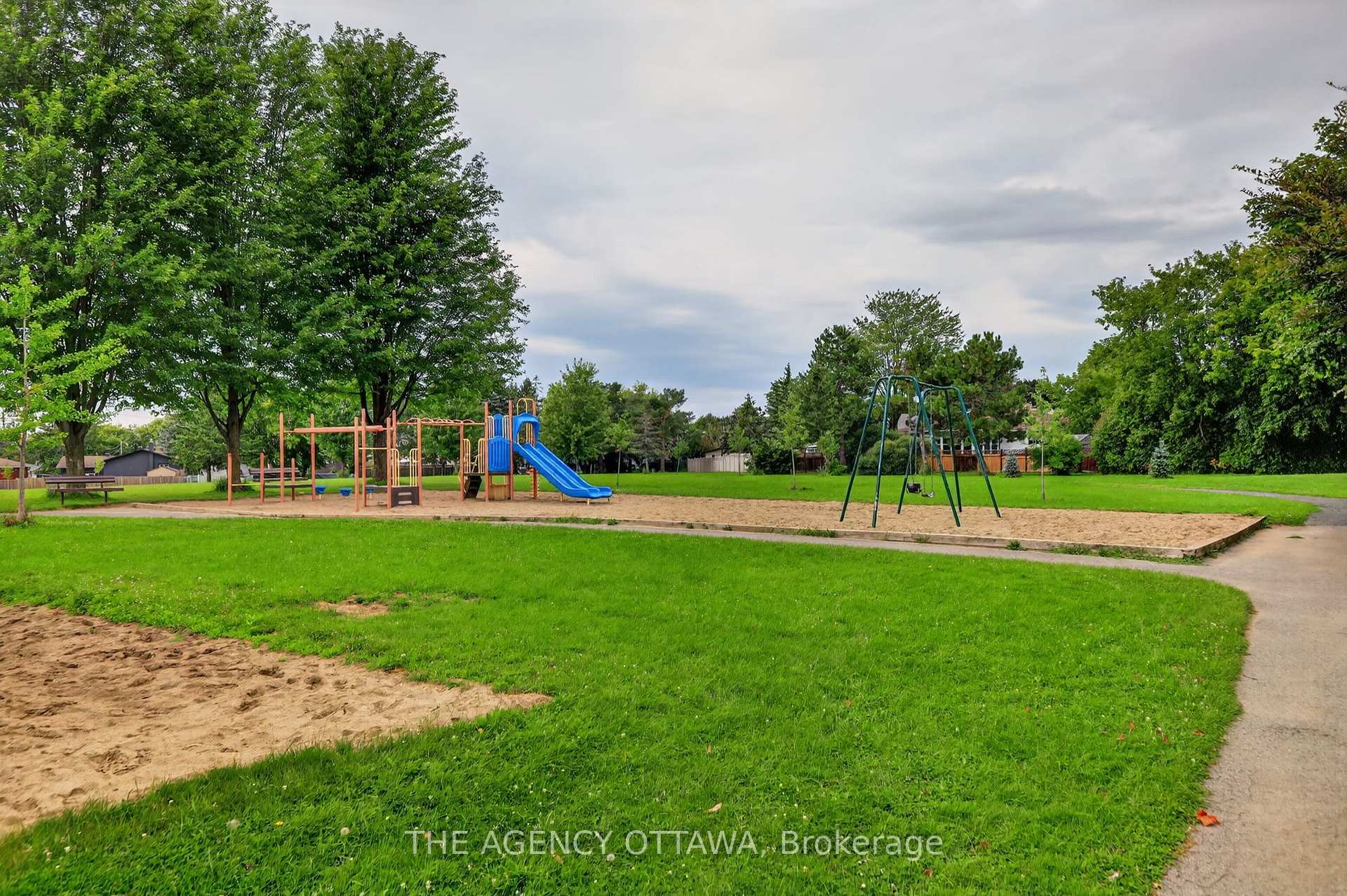 Photo 40 of 1775 Stonehenge Crescent, Ottawa, Pineview — HOMEH