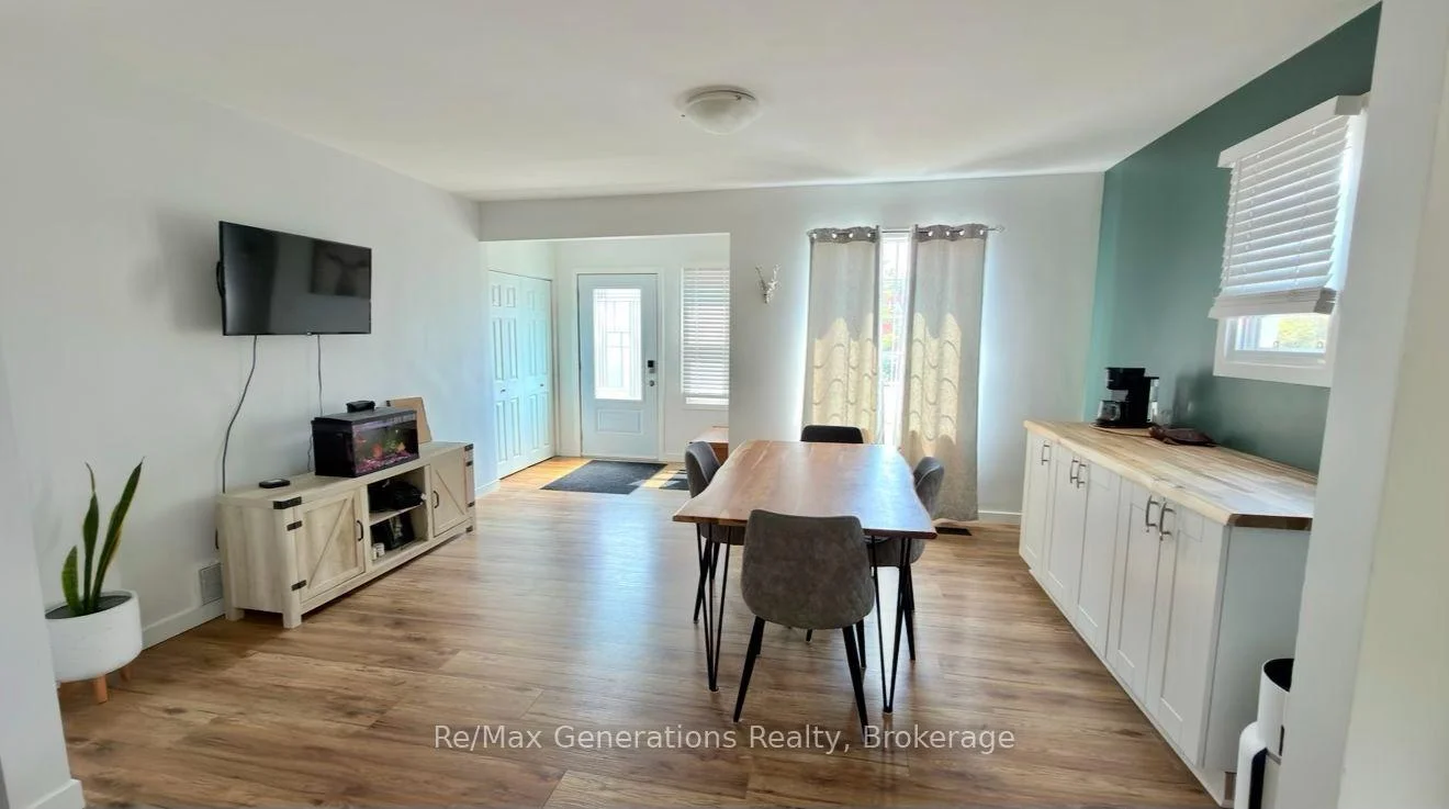 Photo 4 of 454 Algoma Street N, Thunder Bay, Shuniah — HOMEH