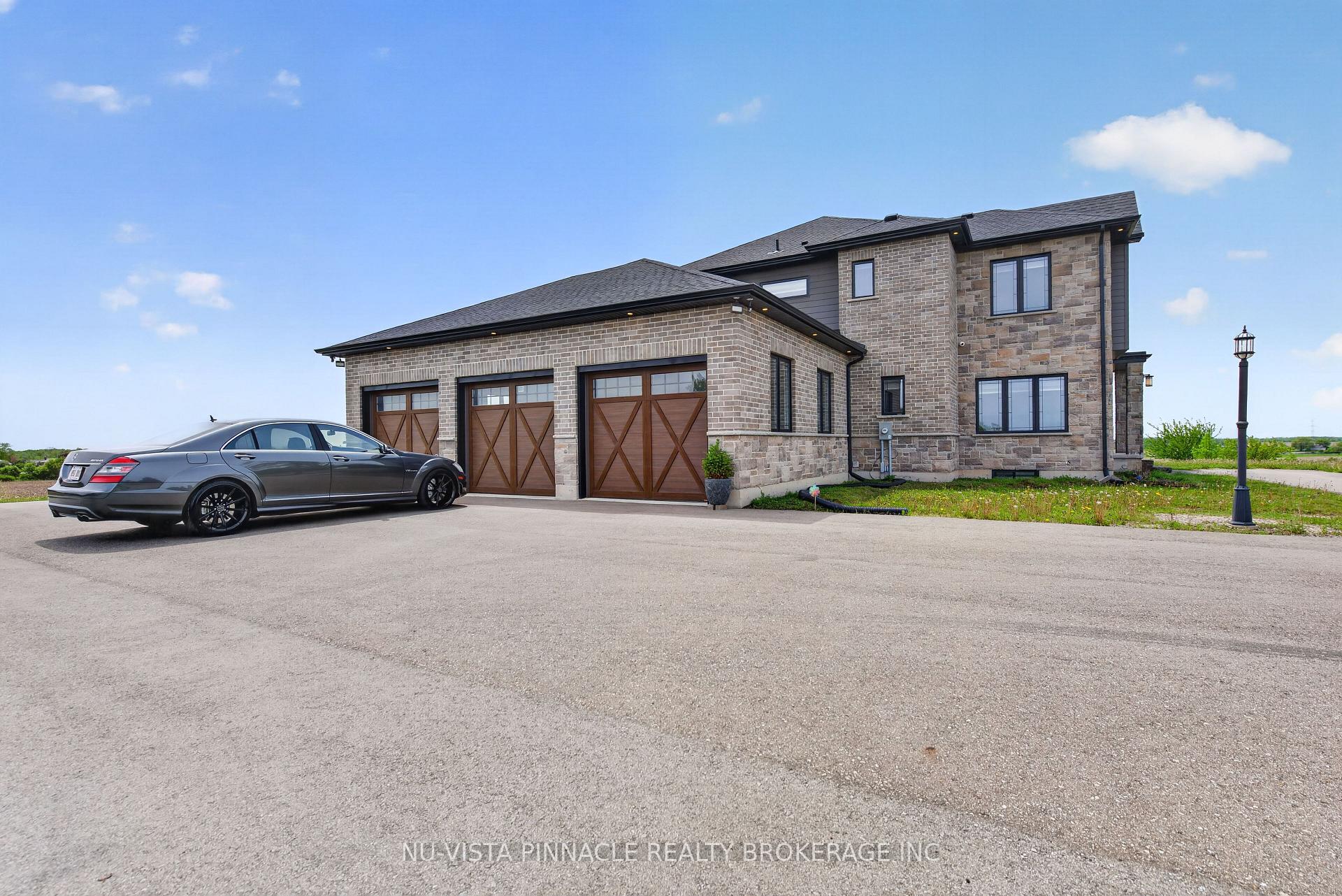 Photo 3 of 9507 Charlton Drive, Middlesex Centre, Rural Middlesex Centre — HOMEH