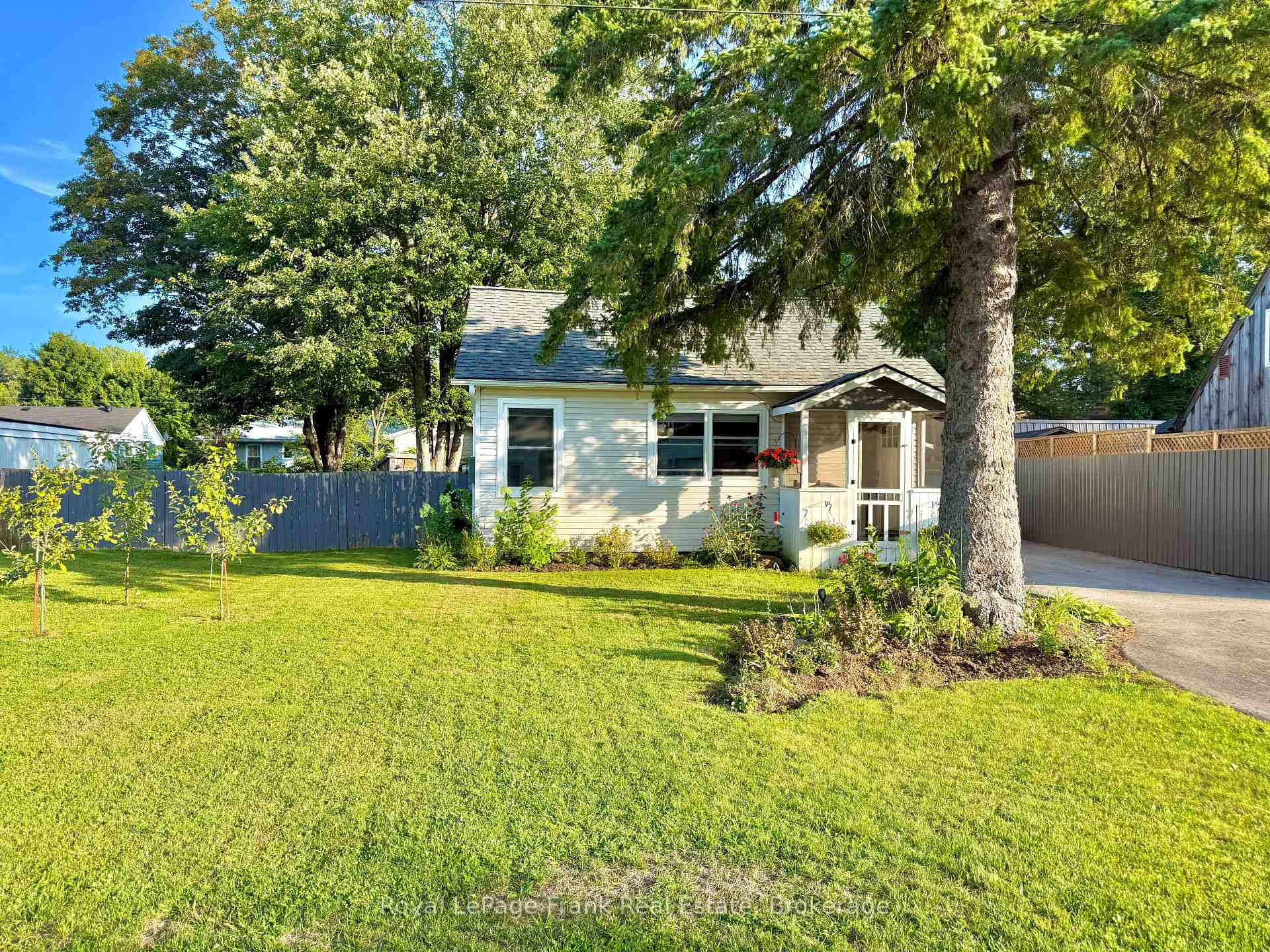 Photo 2 of 235 Kingswood Drive, Gravenhurst, Muskoka (S) — HOMEH