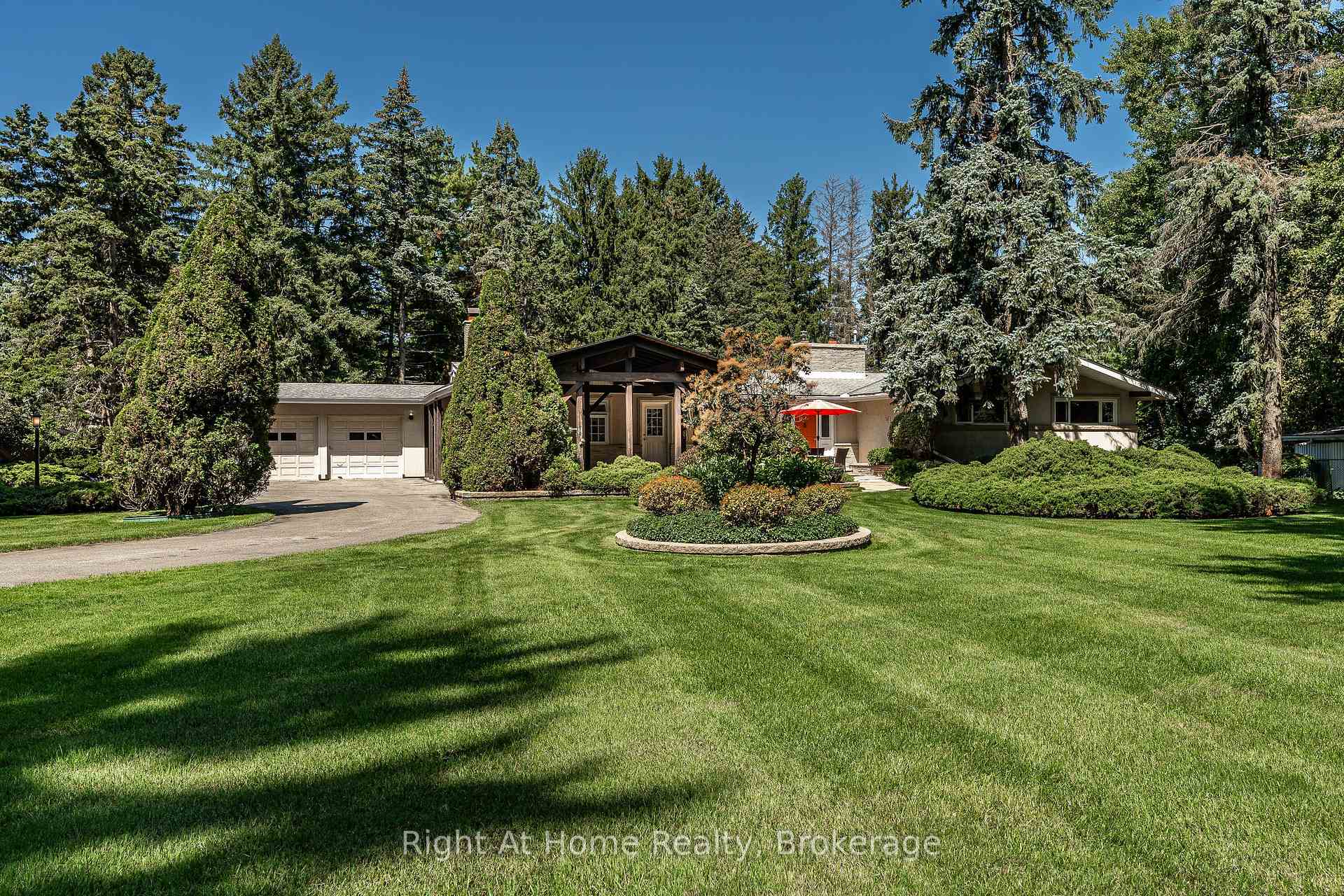 Photo of 2880 Forest Road