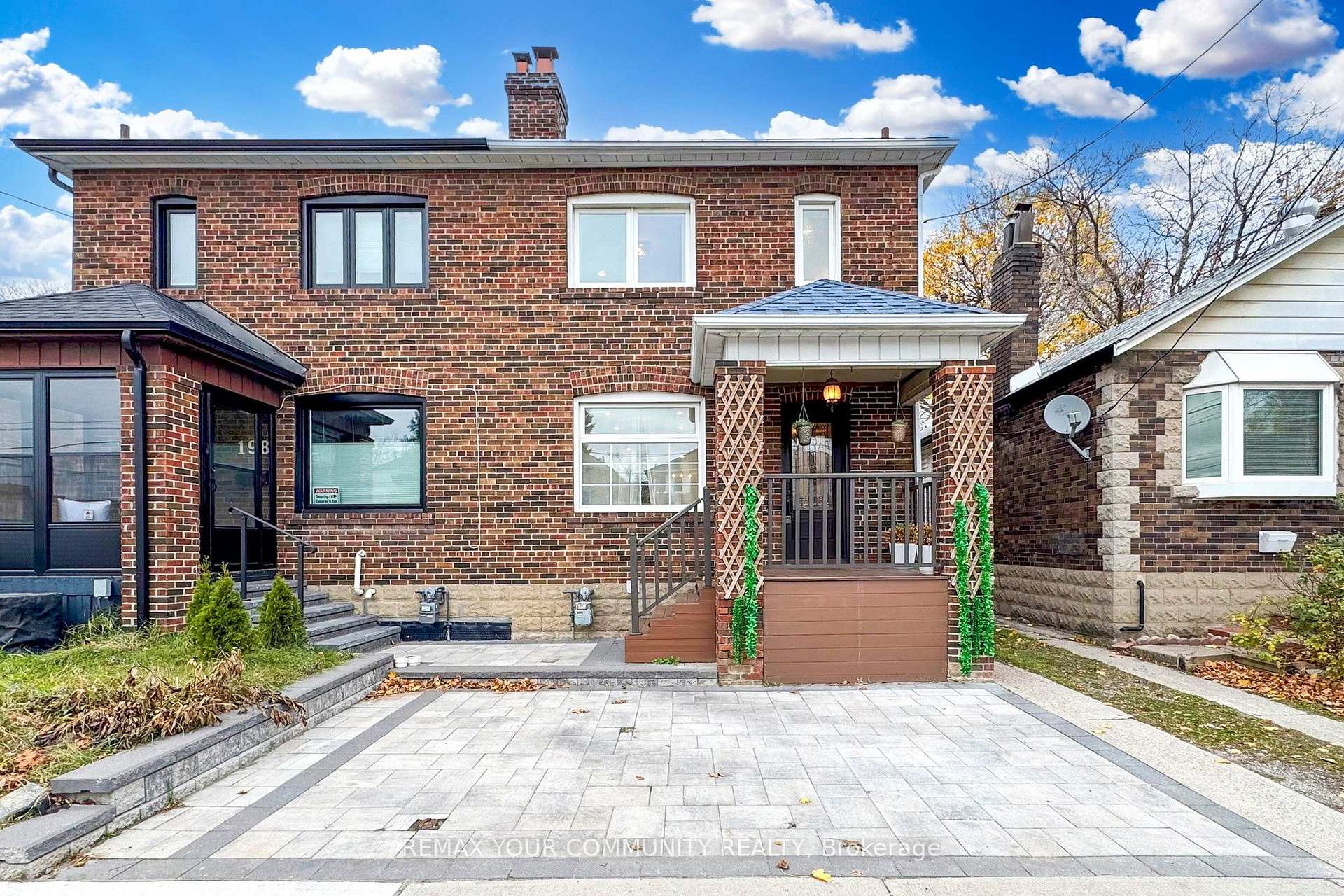 Photo of 196 Lawrence Avenue W
