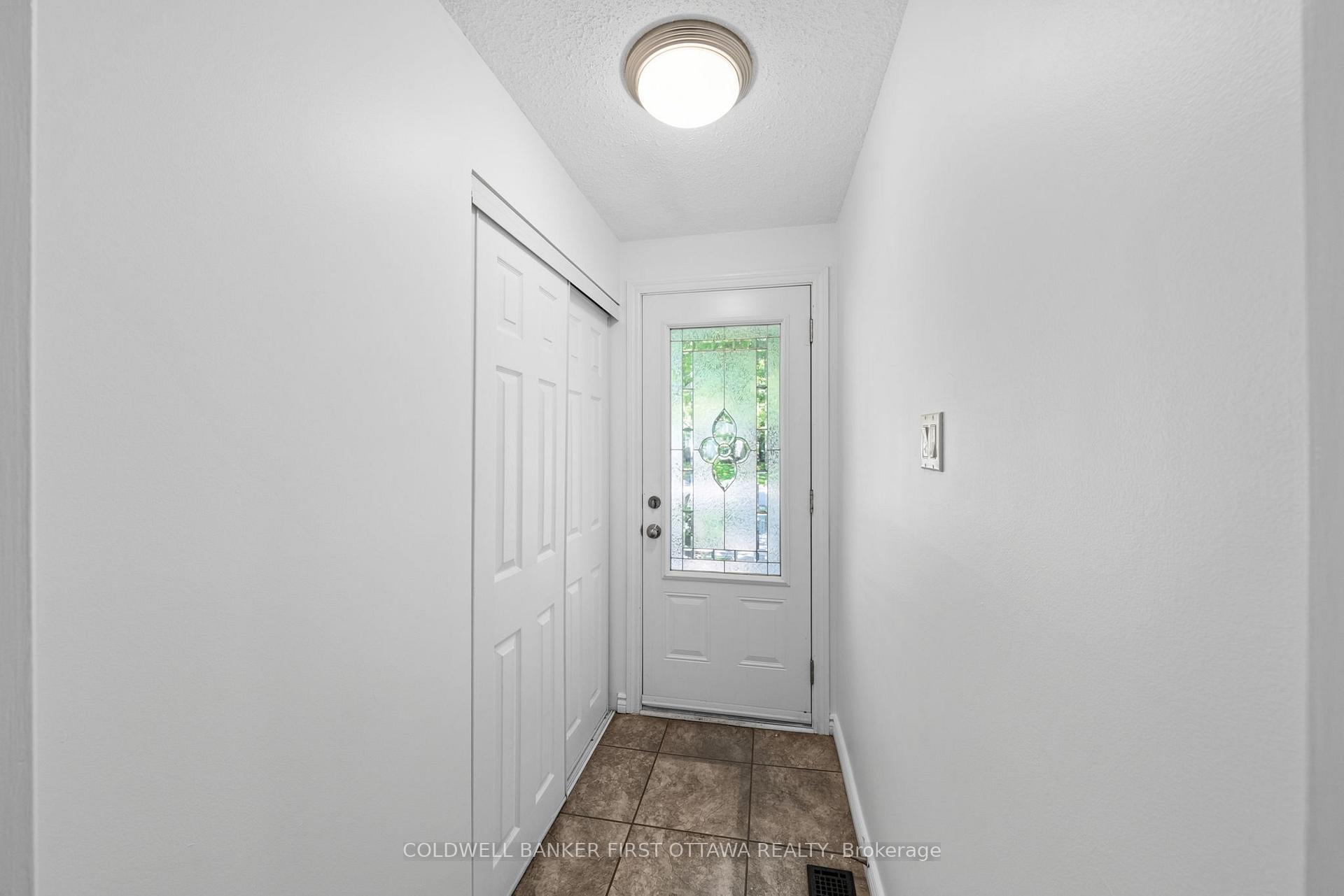 Photo 5 of 12 Bradgate Drive, Ottawa, Briargreen — HOMEH