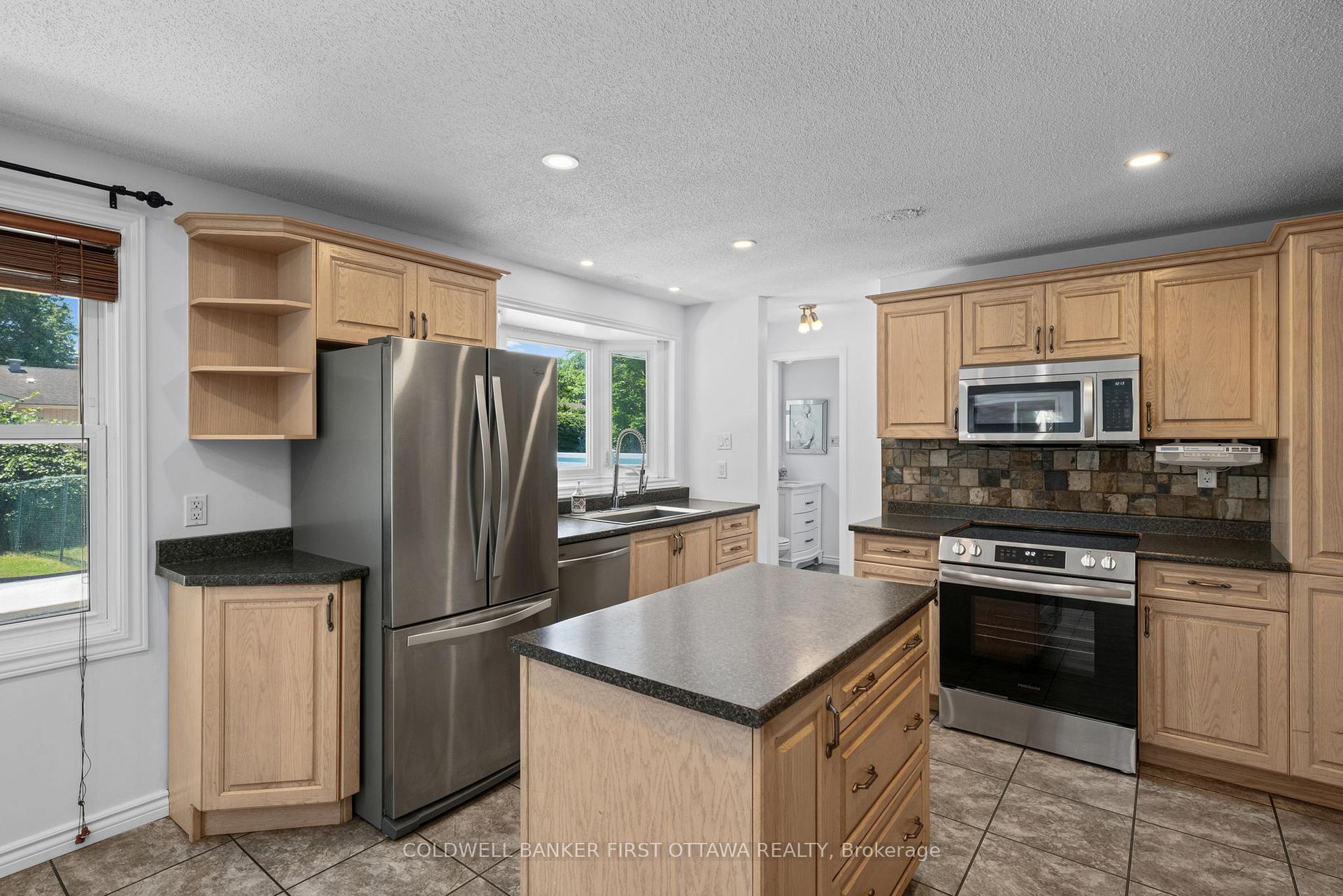 Photo 10 of 12 Bradgate Drive, Ottawa, Briargreen — HOMEH