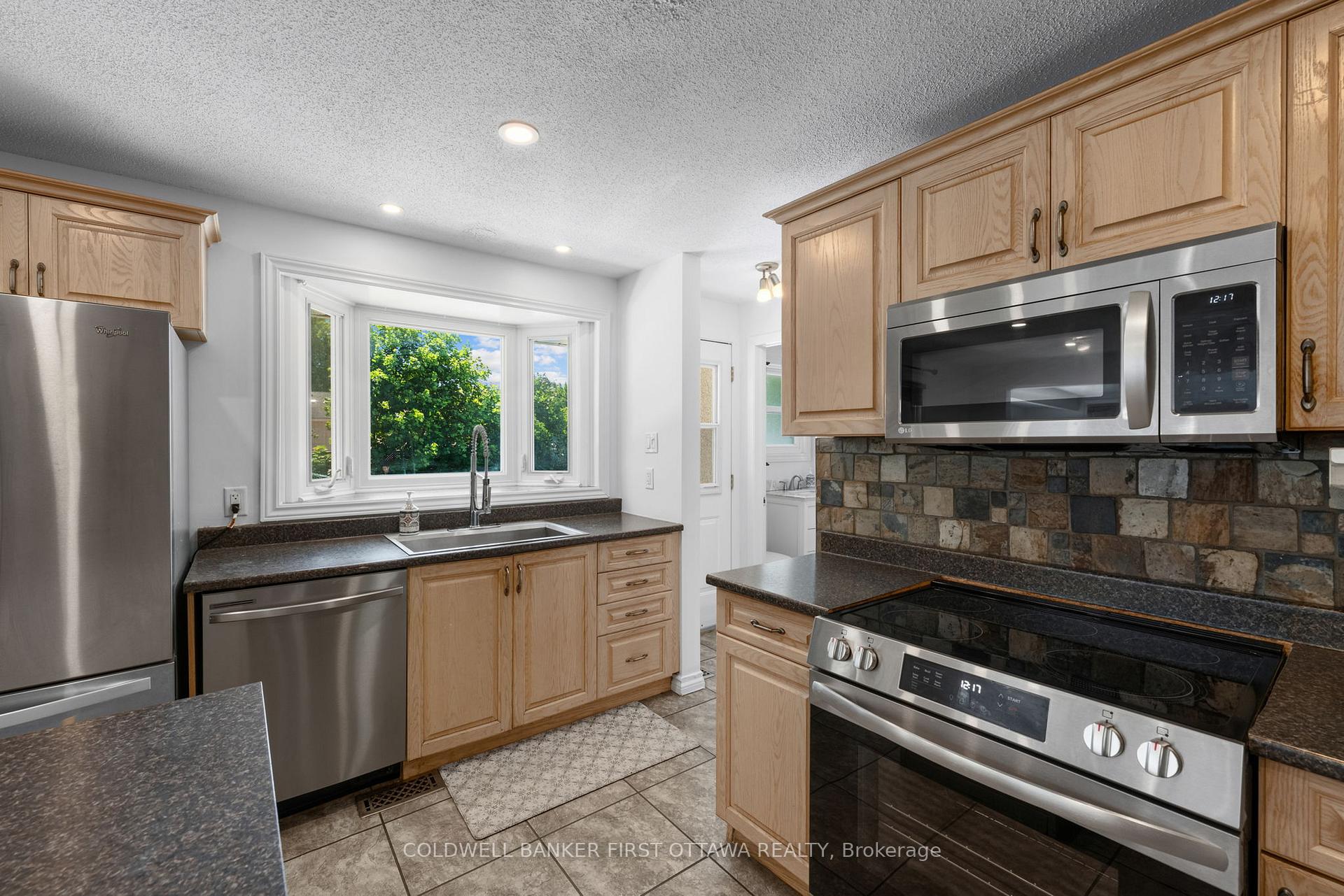 Photo 11 of 12 Bradgate Drive, Ottawa, Briargreen — HOMEH