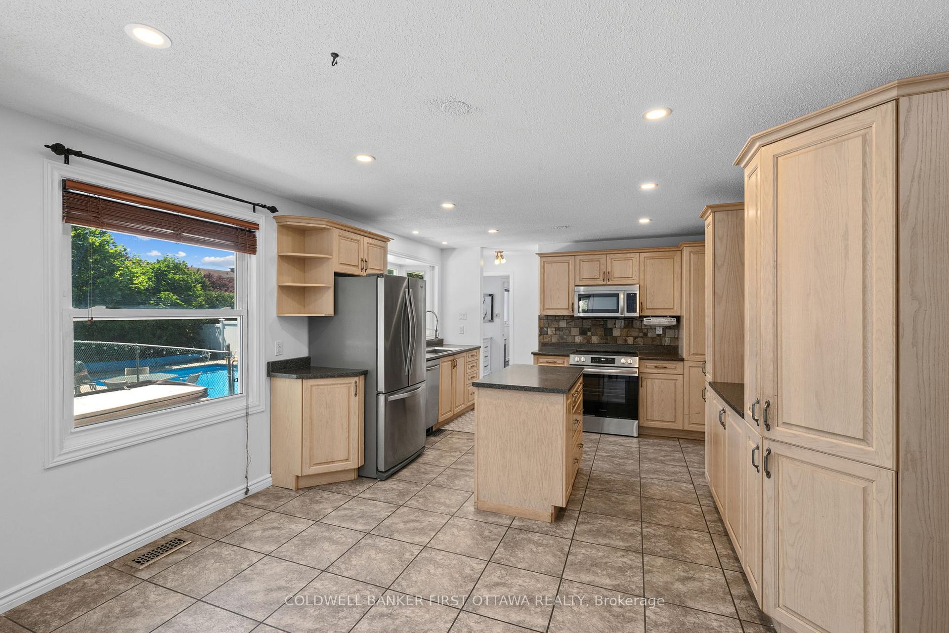 Photo 13 of 12 Bradgate Drive, Ottawa, Briargreen — HOMEH