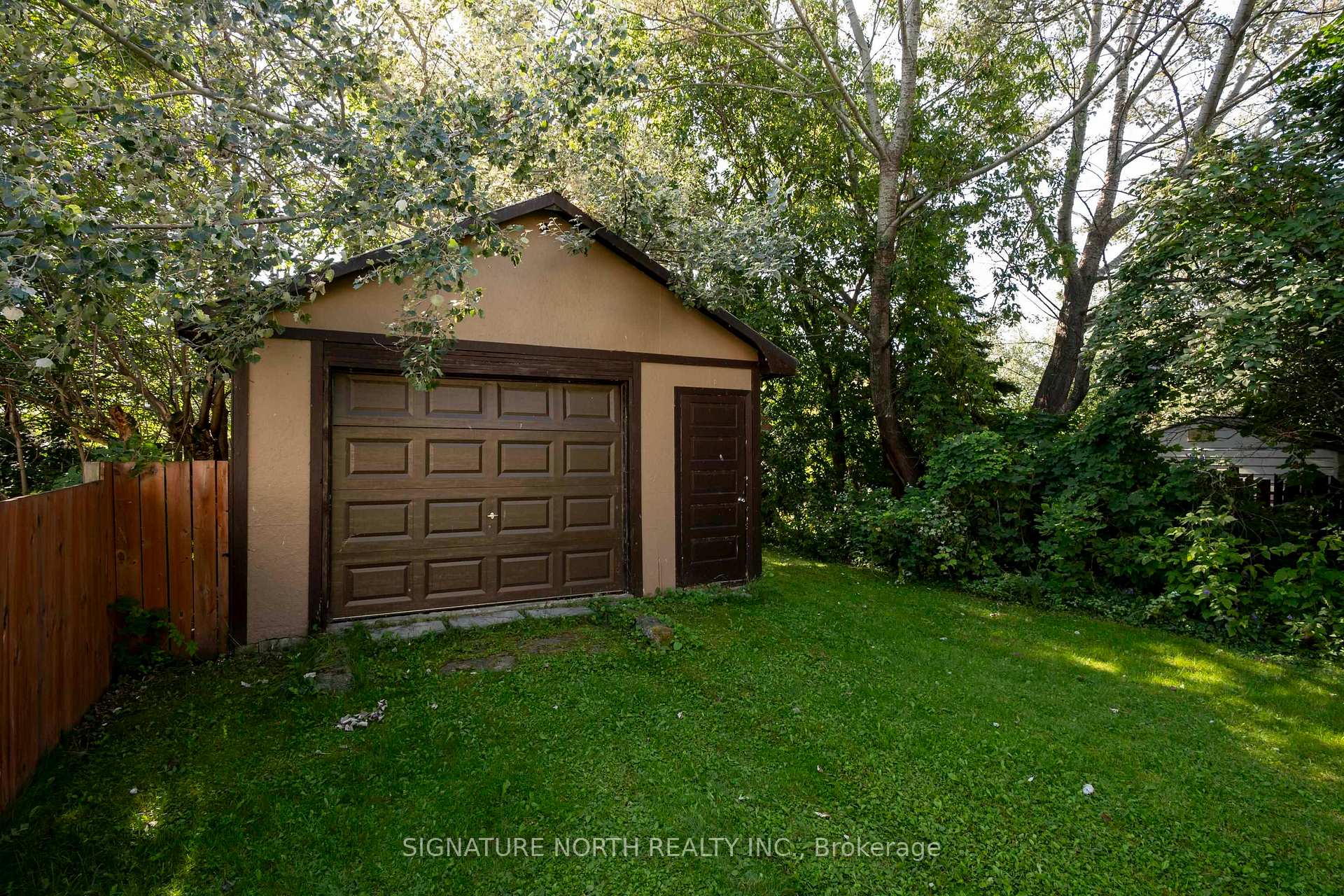 Photo 4 of 105 Machar Avenue, Thunder Bay, Court / Cumberland — HOMEH