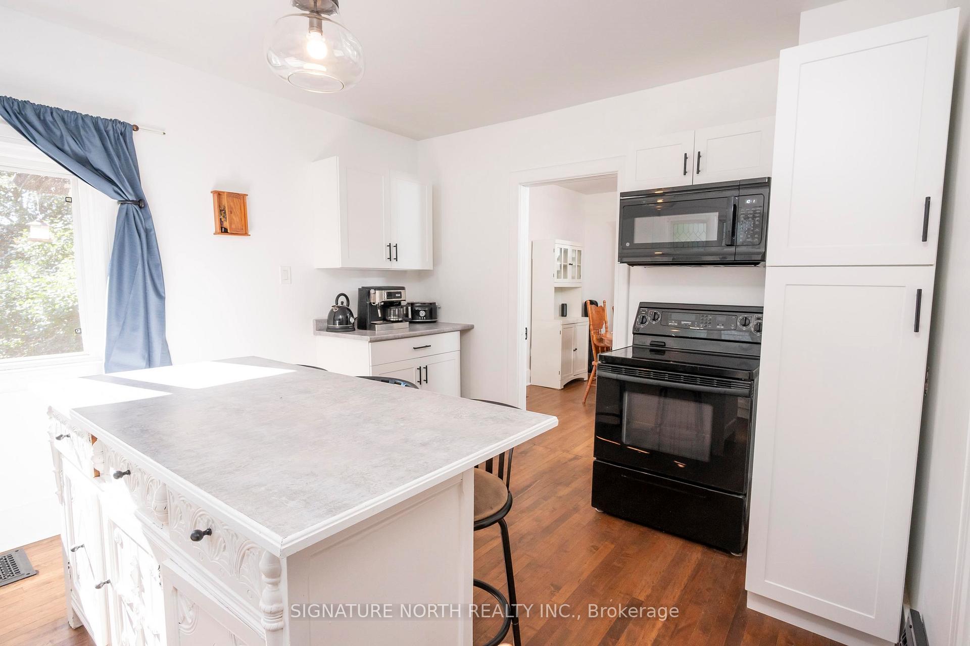 Photo 16 of 105 Machar Avenue, Thunder Bay, Court / Cumberland — HOMEH