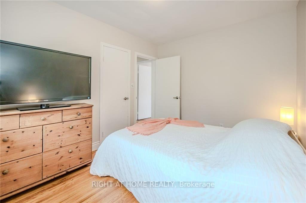 Photo 3 of Unit B, 1385 Olga Drive, Burlington, Brant — HOMEH
