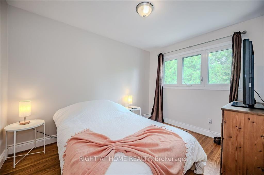 Photo 4 of Unit B, 1385 Olga Drive, Burlington, Brant — HOMEH