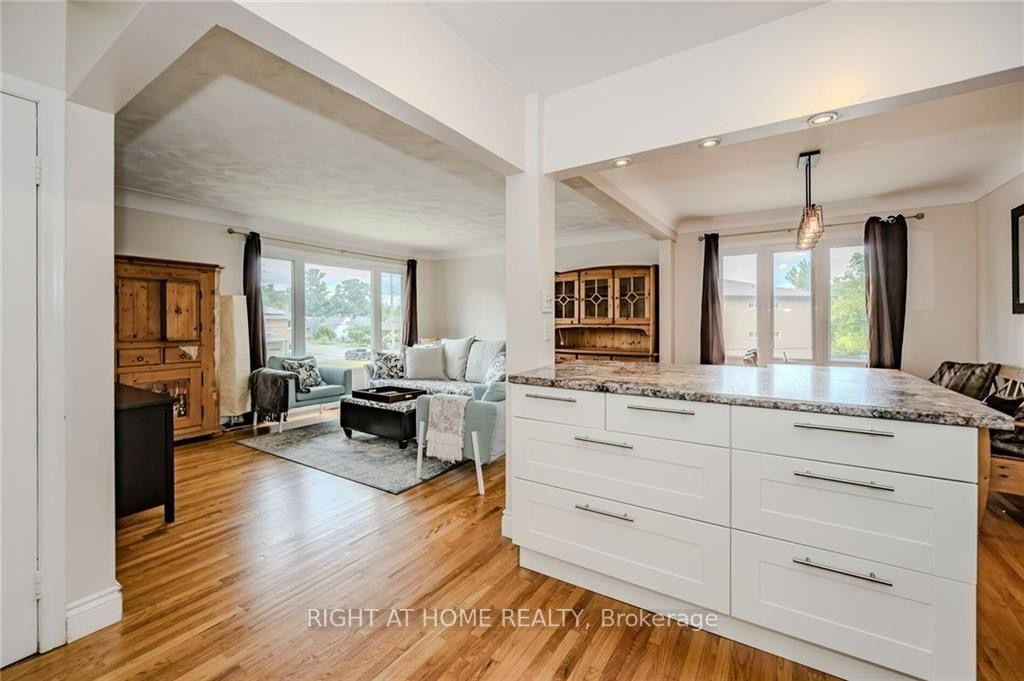 Photo 12 of Unit B, 1385 Olga Drive, Burlington, Brant — HOMEH