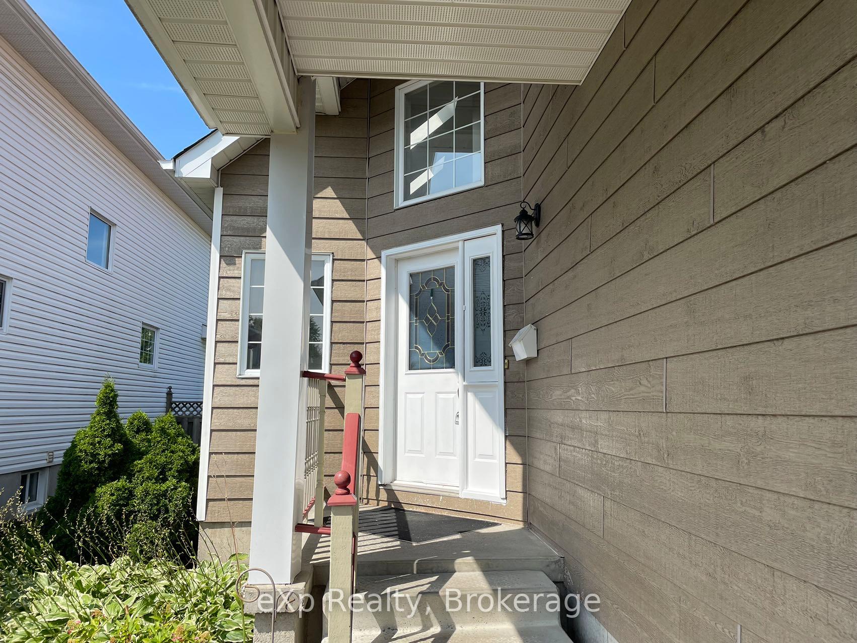 Photo 3 of 12 Sherwood Crescent, Belleville, Belleville Ward — HOMEH