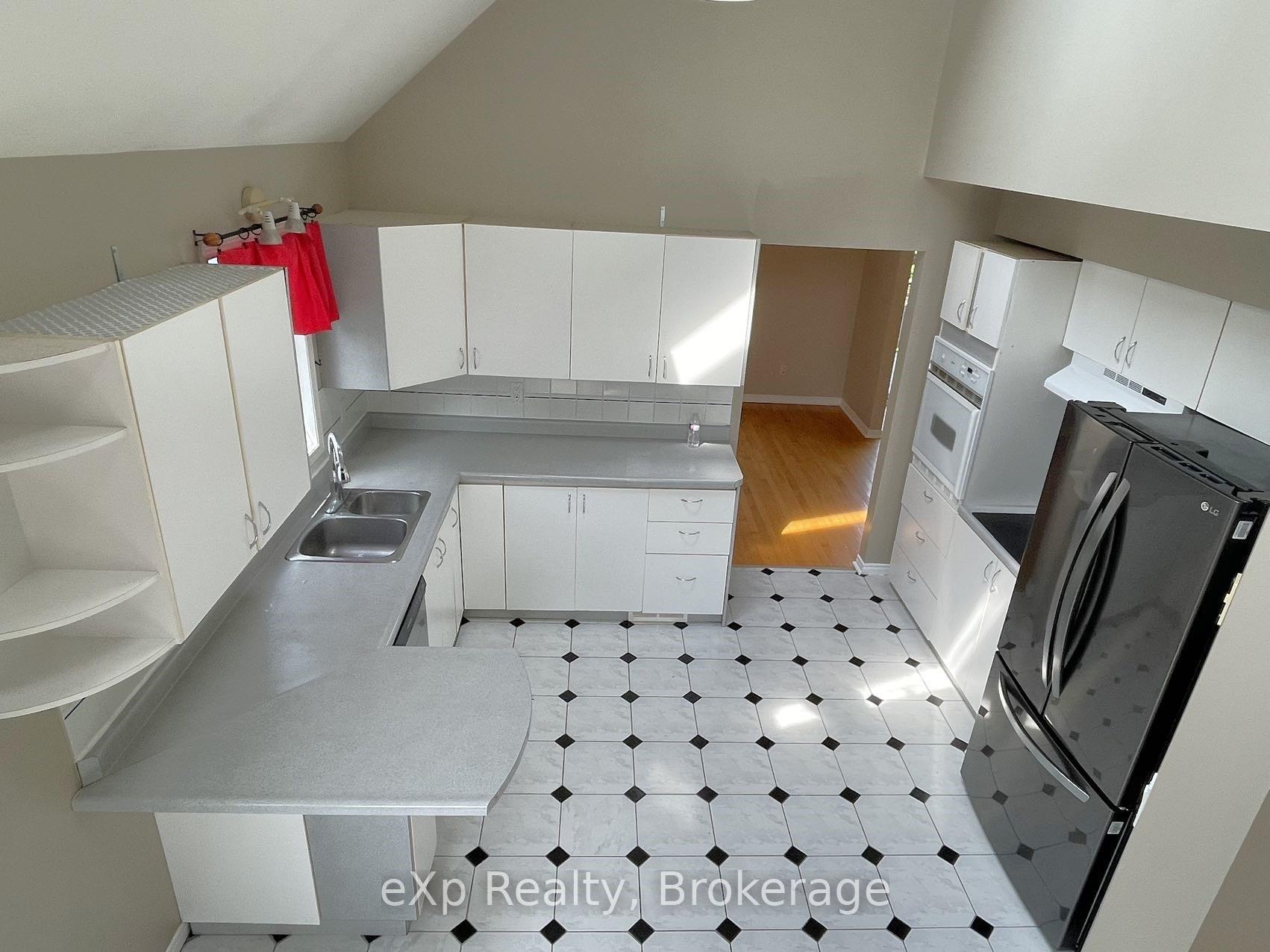 Photo 4 of 12 Sherwood Crescent, Belleville, Belleville Ward — HOMEH