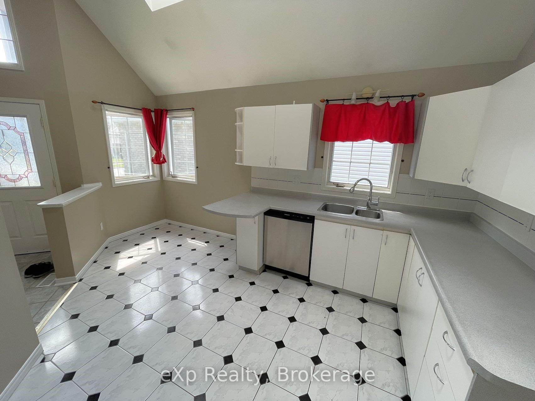 Photo 5 of 12 Sherwood Crescent, Belleville, Belleville Ward — HOMEH