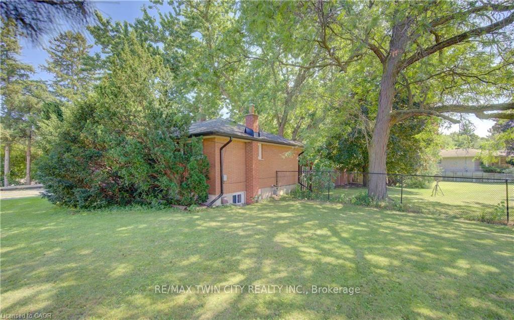 Photo 3 of 9 Rothsay Avenue, Kitchener, Heritage Park - Kitchener — HOMEH