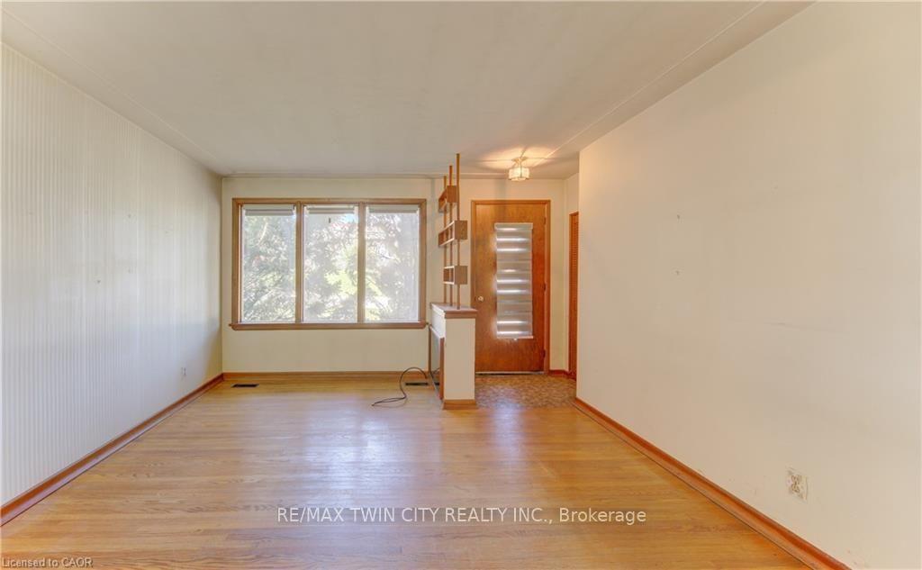 Photo 11 of 9 Rothsay Avenue, Kitchener, Heritage Park - Kitchener — HOMEH