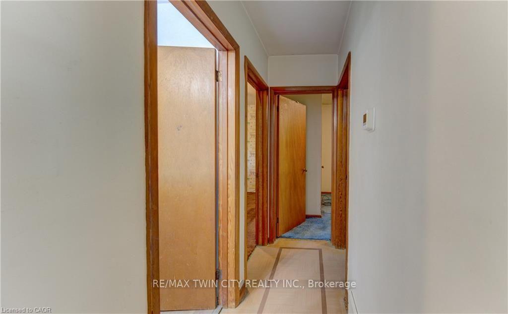 Photo 14 of 9 Rothsay Avenue, Kitchener, Heritage Park - Kitchener — HOMEH