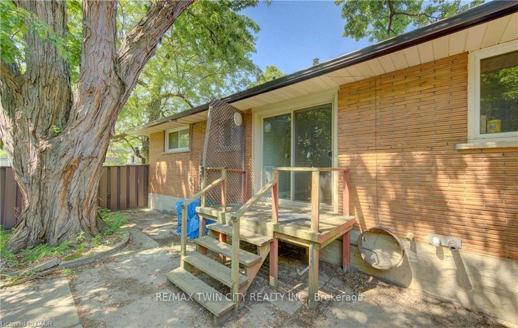 Photo 35 of 9 Rothsay Avenue, Kitchener, Heritage Park - Kitchener — HOMEH