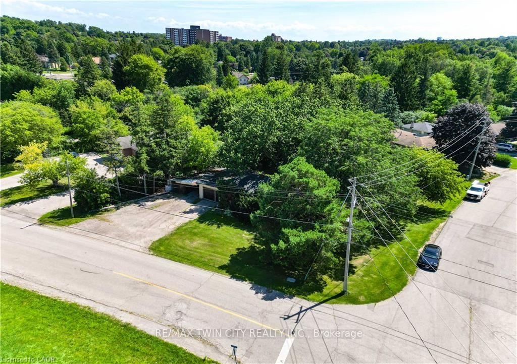 Photo 38 of 9 Rothsay Avenue, Kitchener, Heritage Park - Kitchener — HOMEH