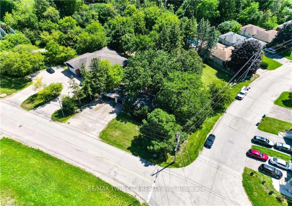 Photo 39 of 9 Rothsay Avenue, Kitchener, Heritage Park - Kitchener — HOMEH