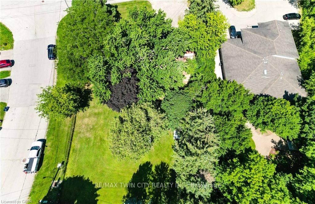 Photo 40 of 9 Rothsay Avenue, Kitchener, Heritage Park - Kitchener — HOMEH
